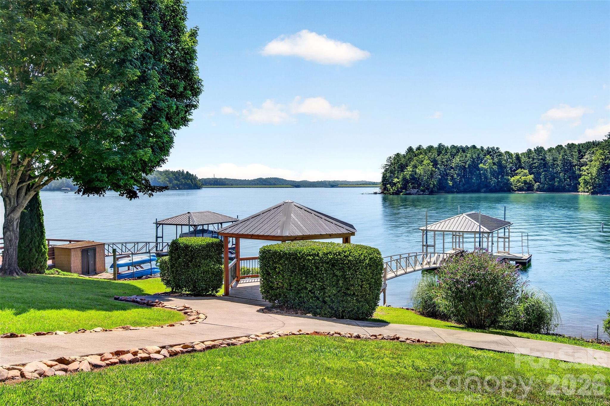 831 Lake Club Drive — Nebo