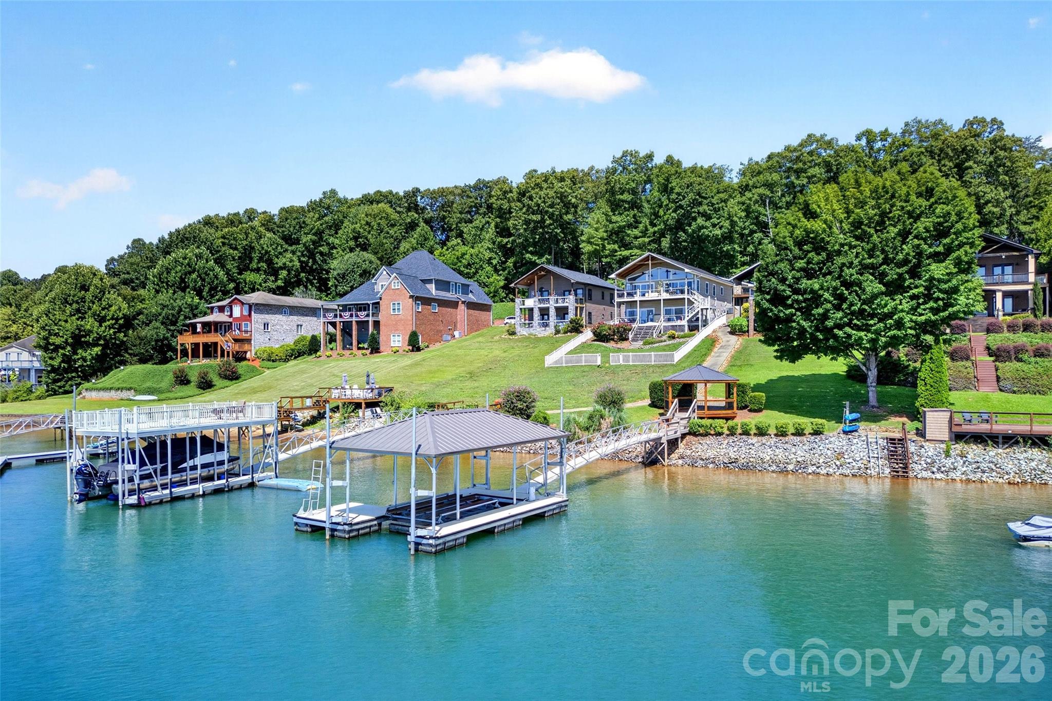 831 Lake Club Drive — Nebo