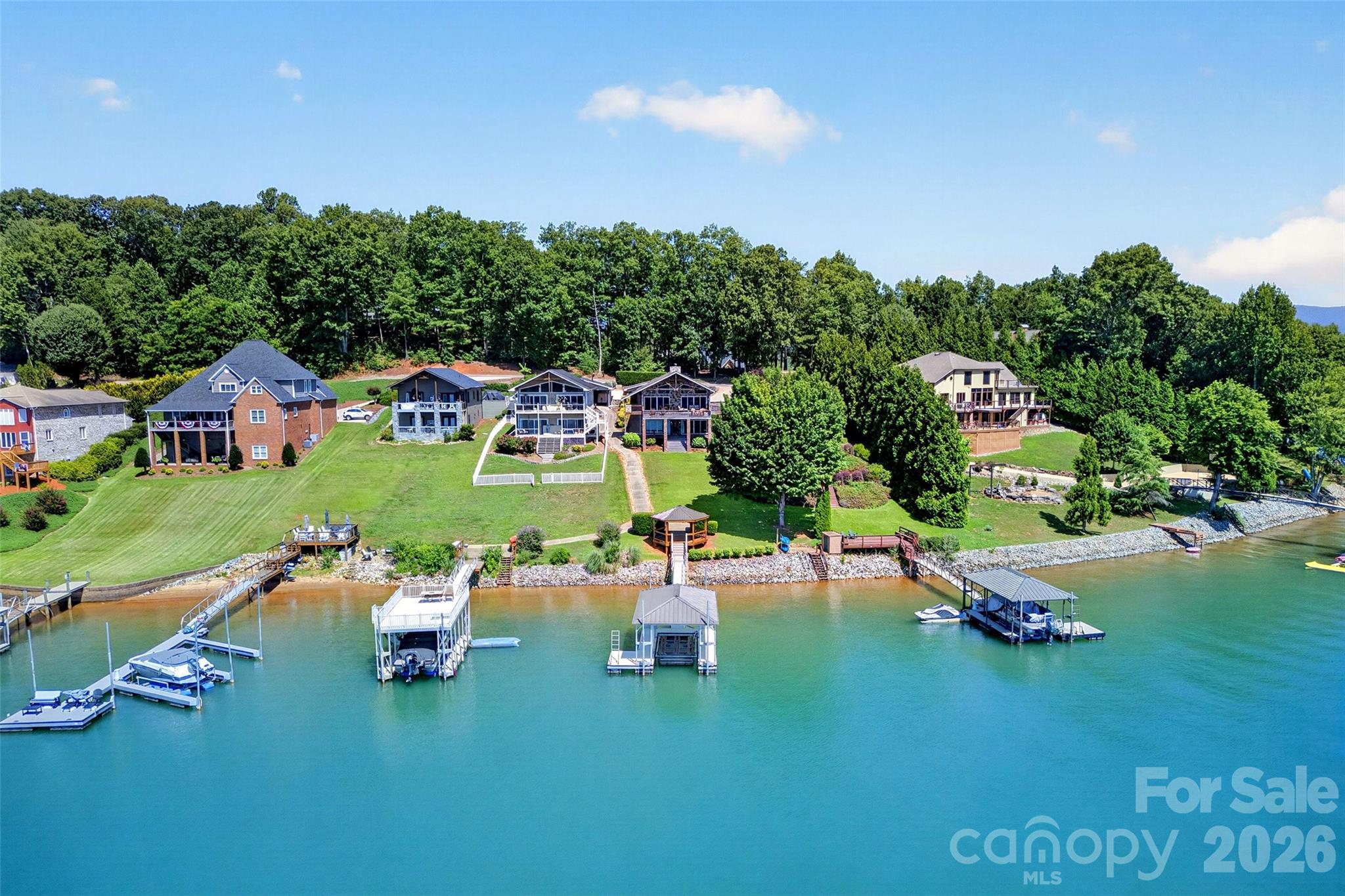 831 Lake Club Drive — Nebo