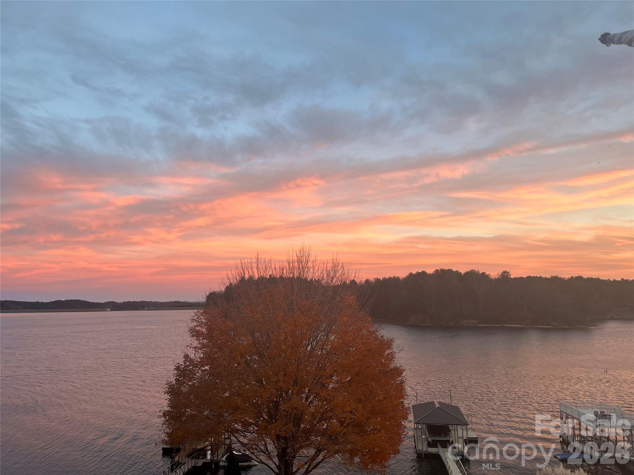831 Lake Club Drive — Nebo
