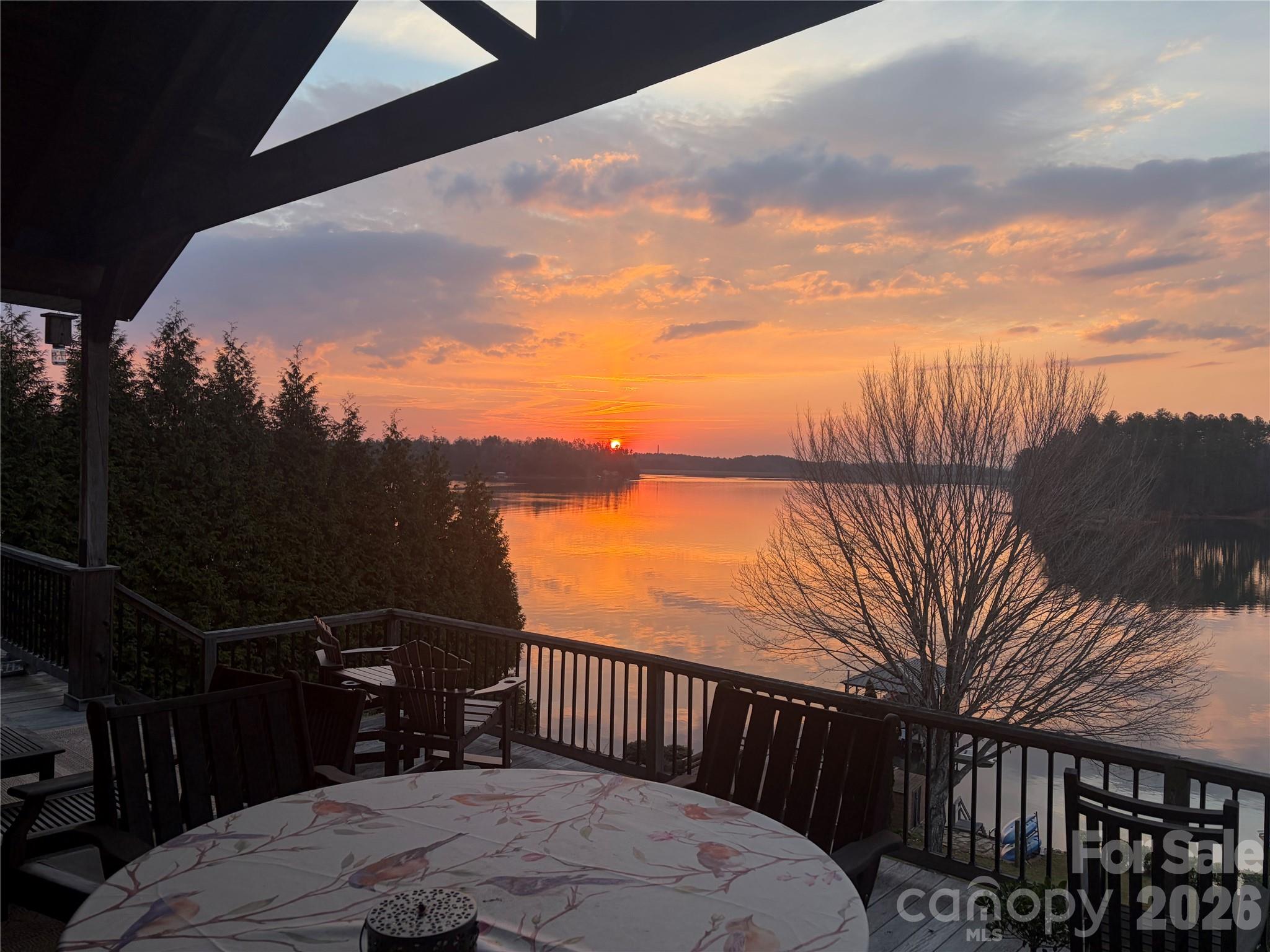 831 Lake Club Drive — Nebo