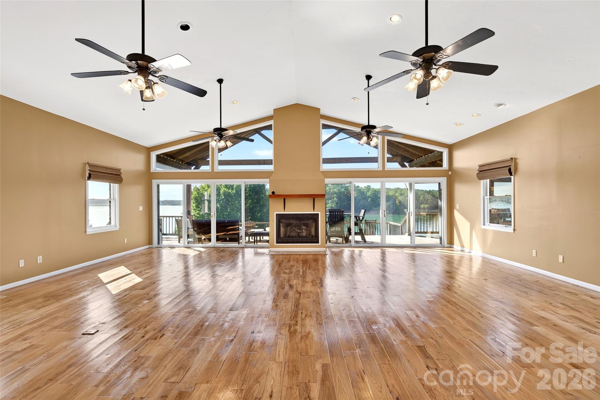 831 Lake Club Drive — Nebo