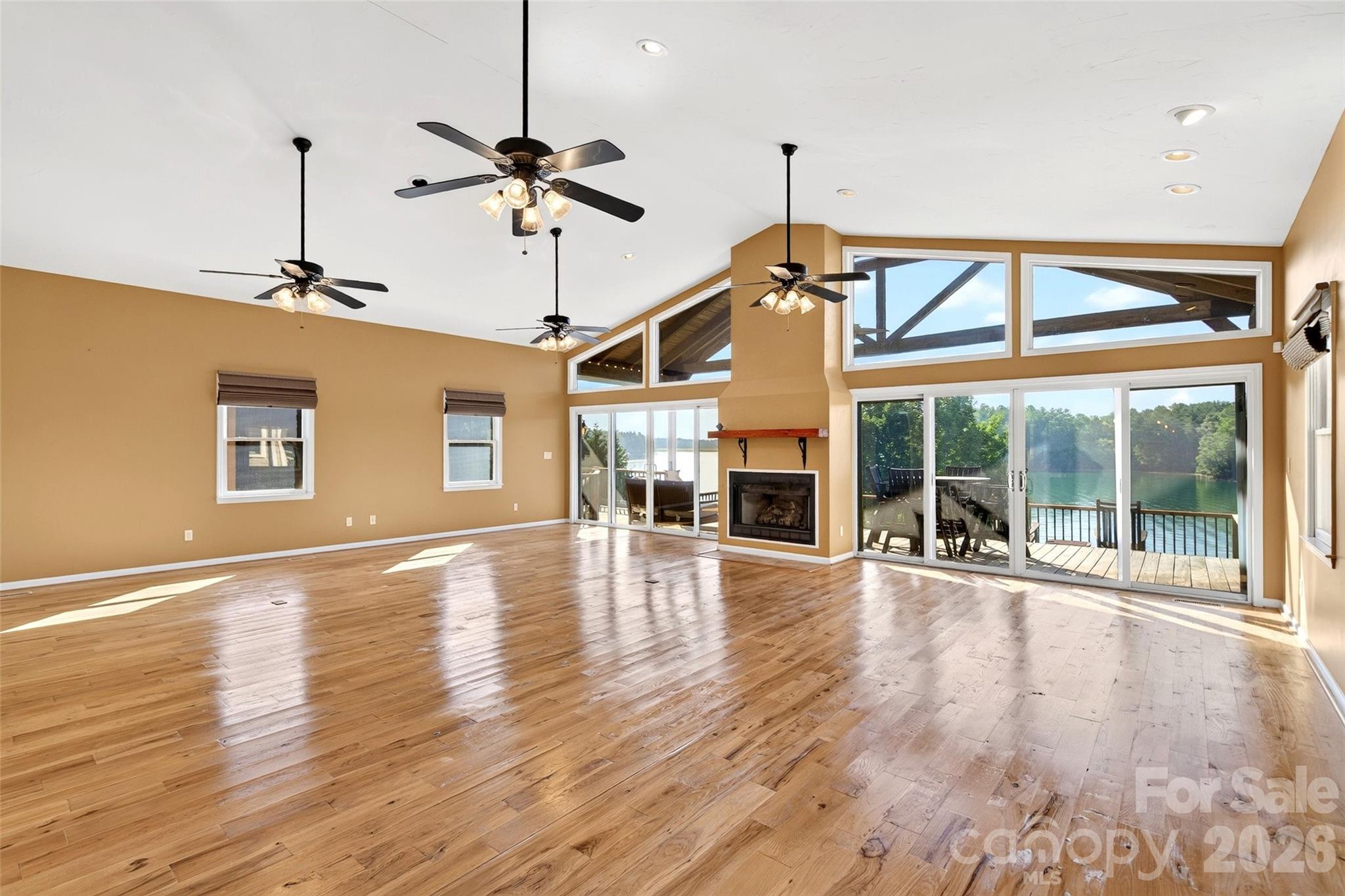 831 Lake Club Drive — Nebo