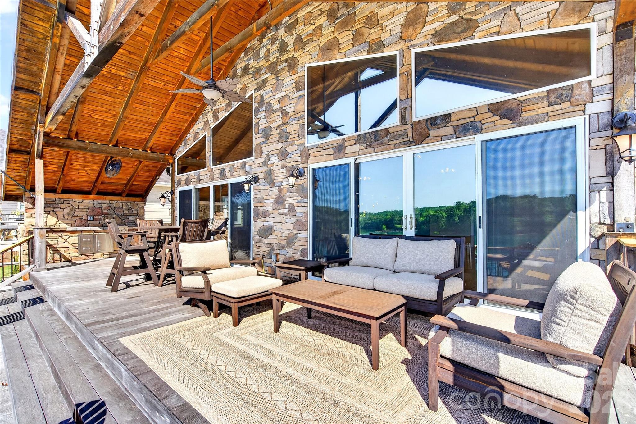 831 Lake Club Drive — Nebo