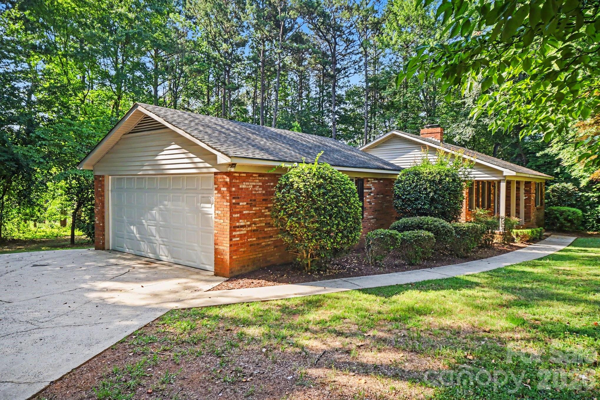 304 Julia Drive — Lincolnton