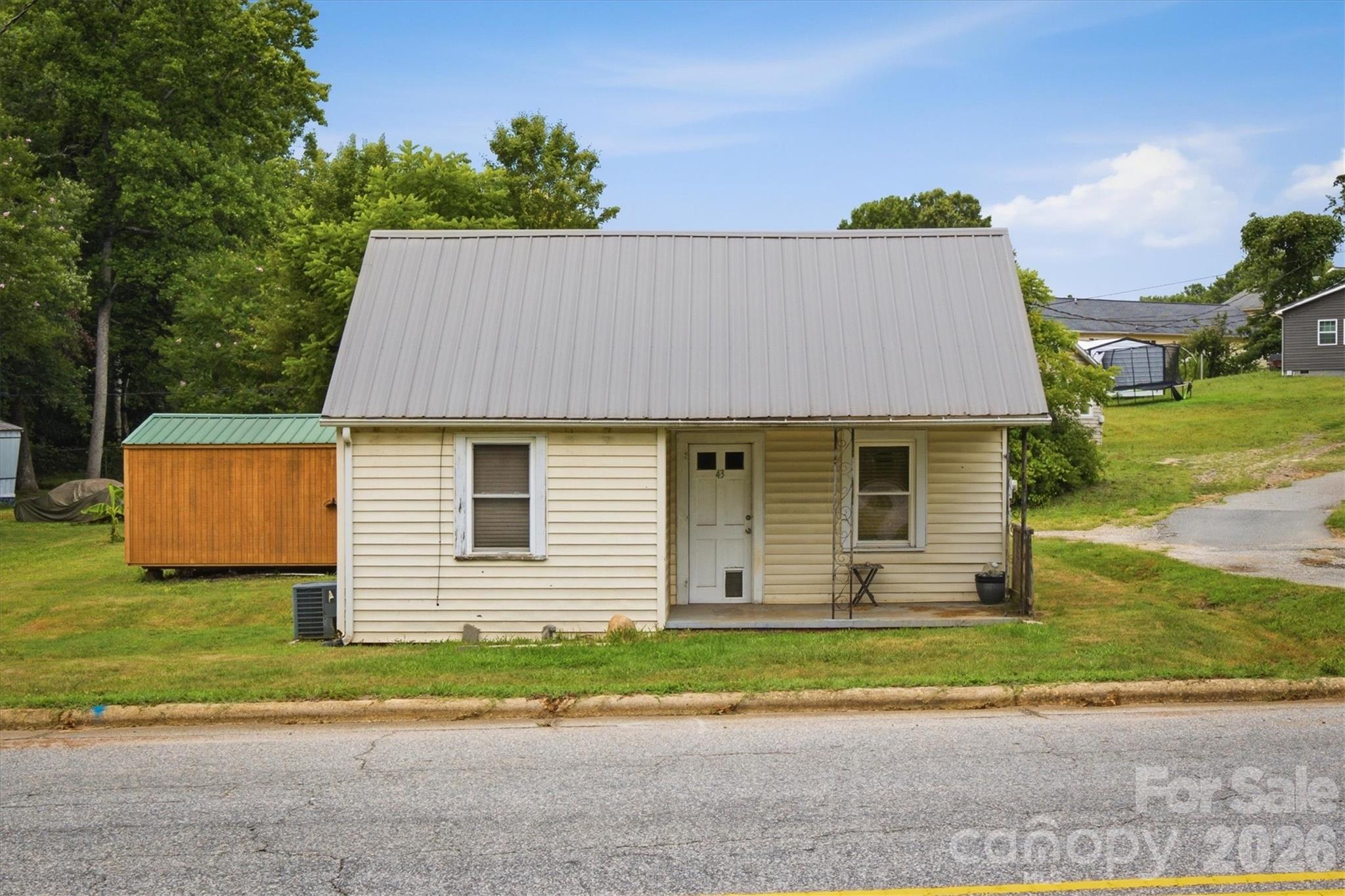 43 N Highland Avenue — Granite Falls