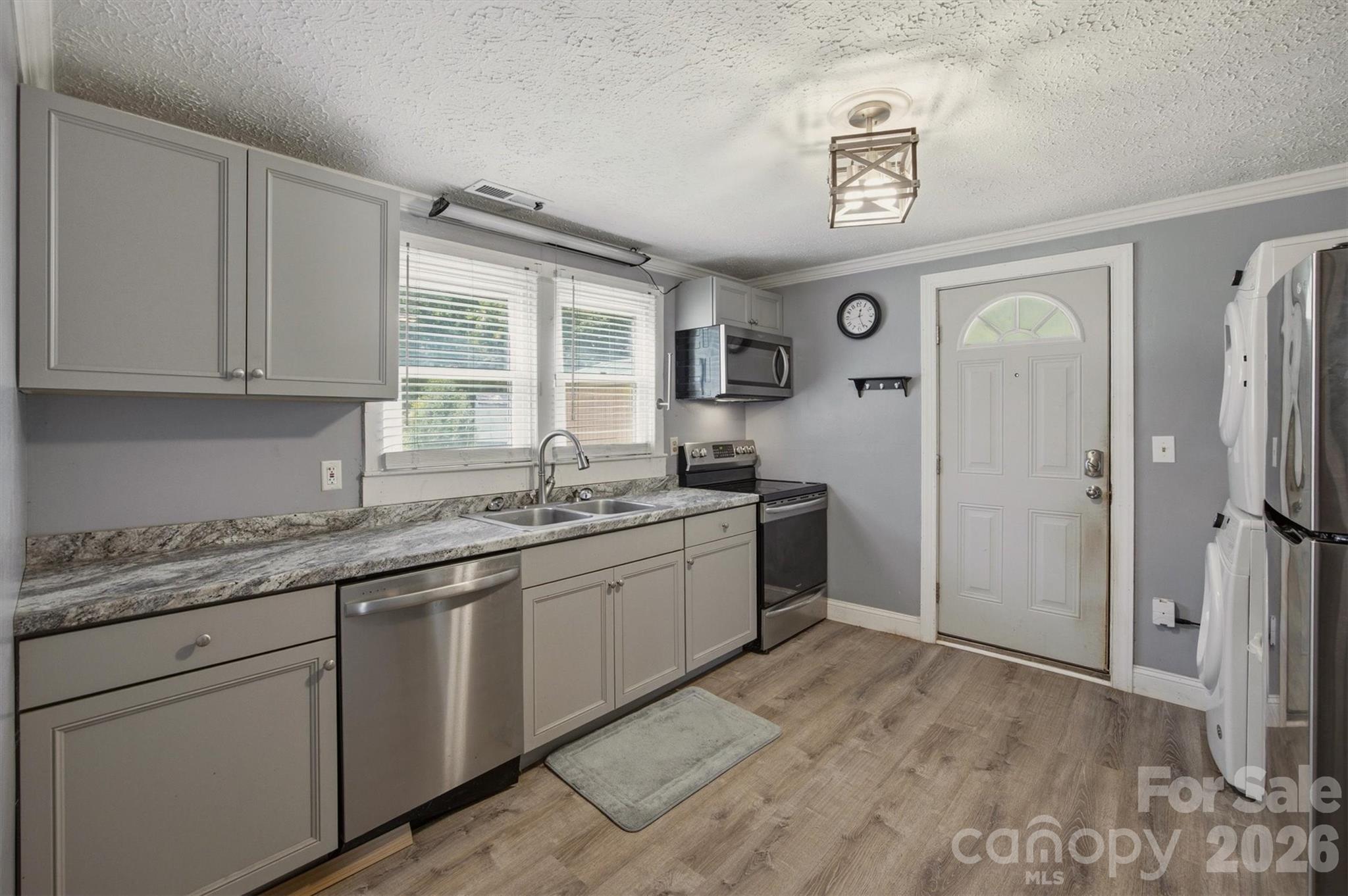 43 N Highland Avenue — Granite Falls