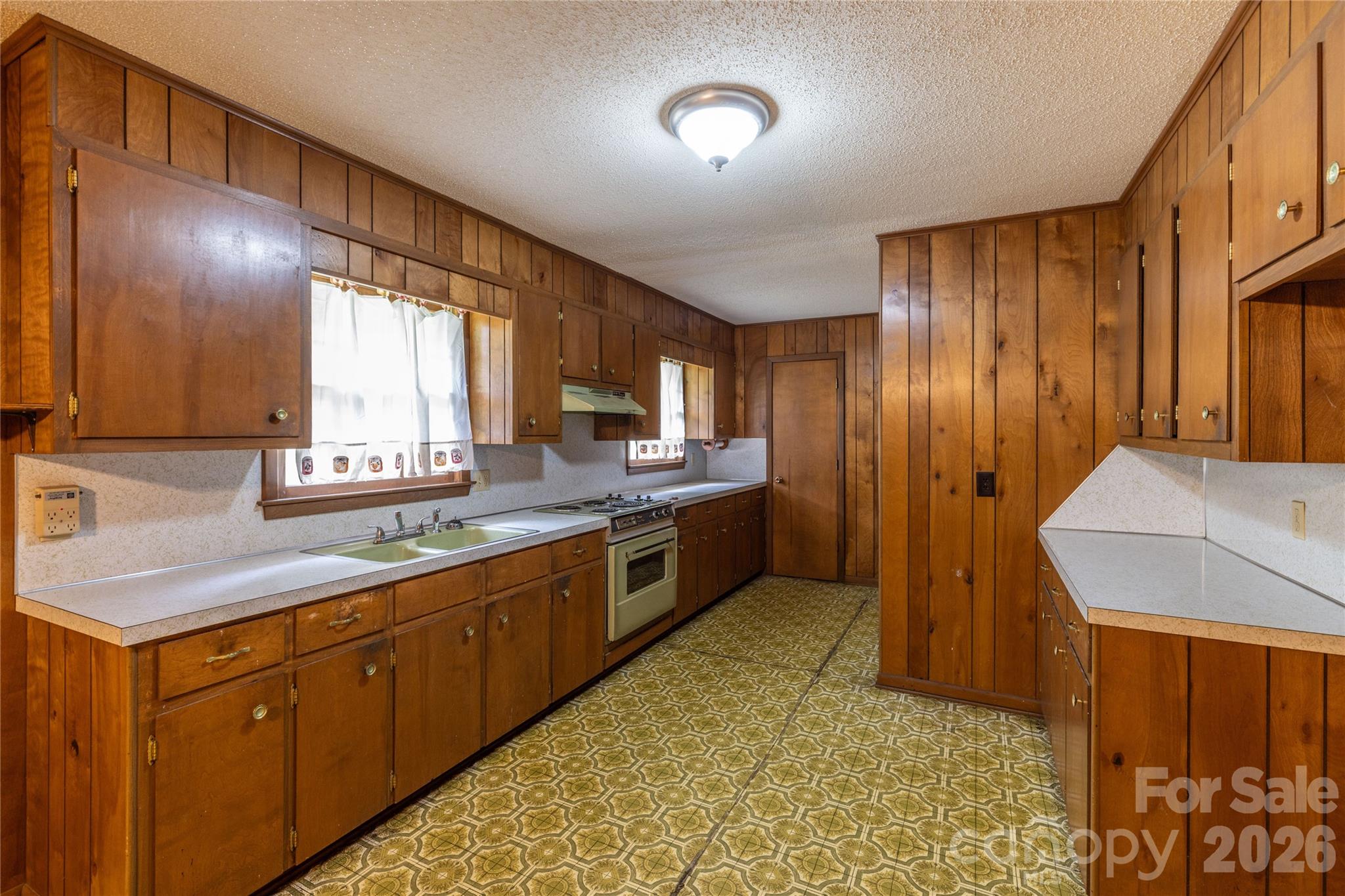 2209 Woodhurst Lane — Albemarle