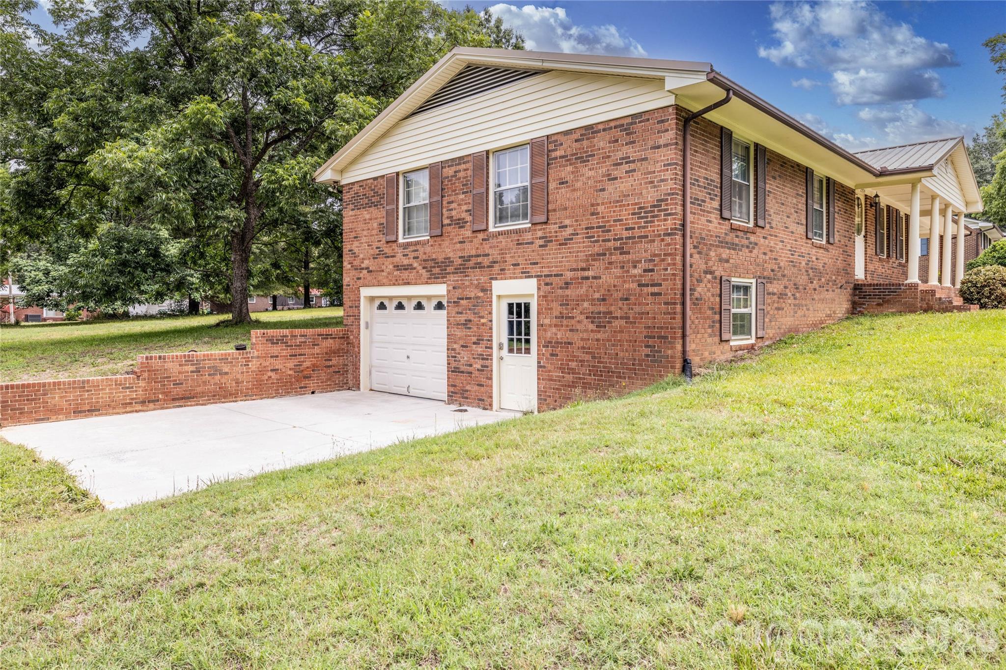 2209 Woodhurst Lane — Albemarle