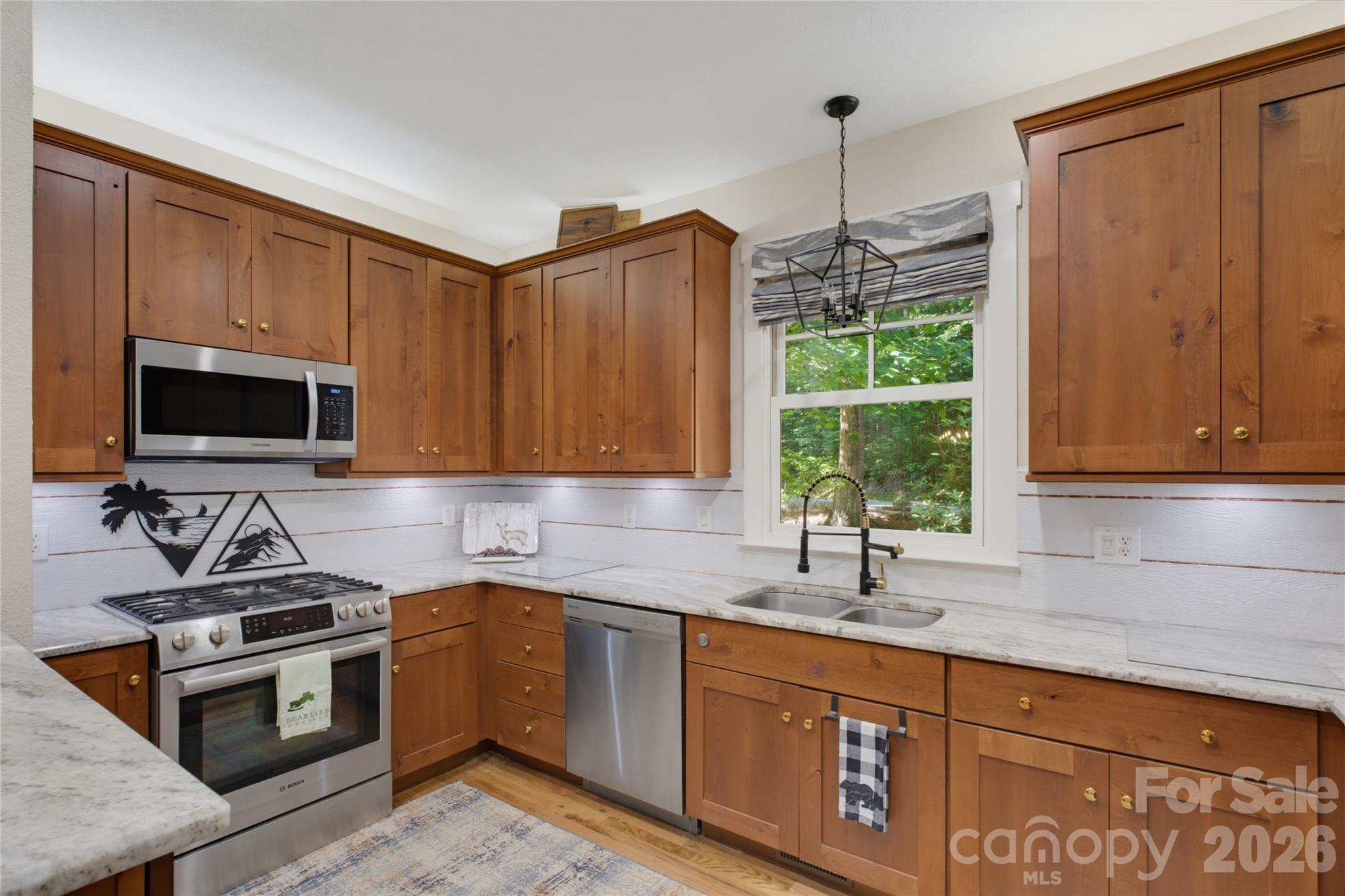 325 Hedgewood Drive — Tuckasegee