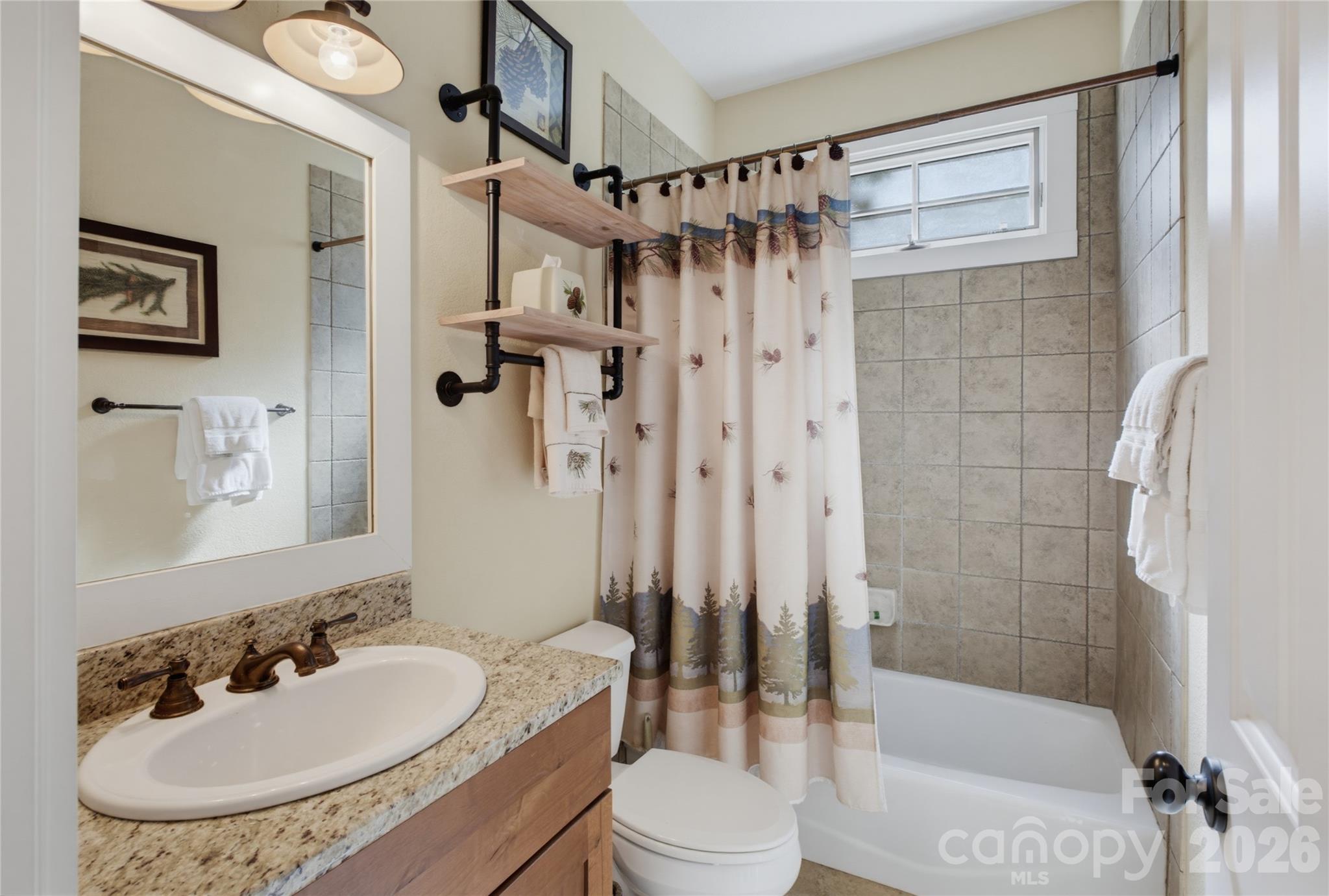 325 Hedgewood Drive — Tuckasegee