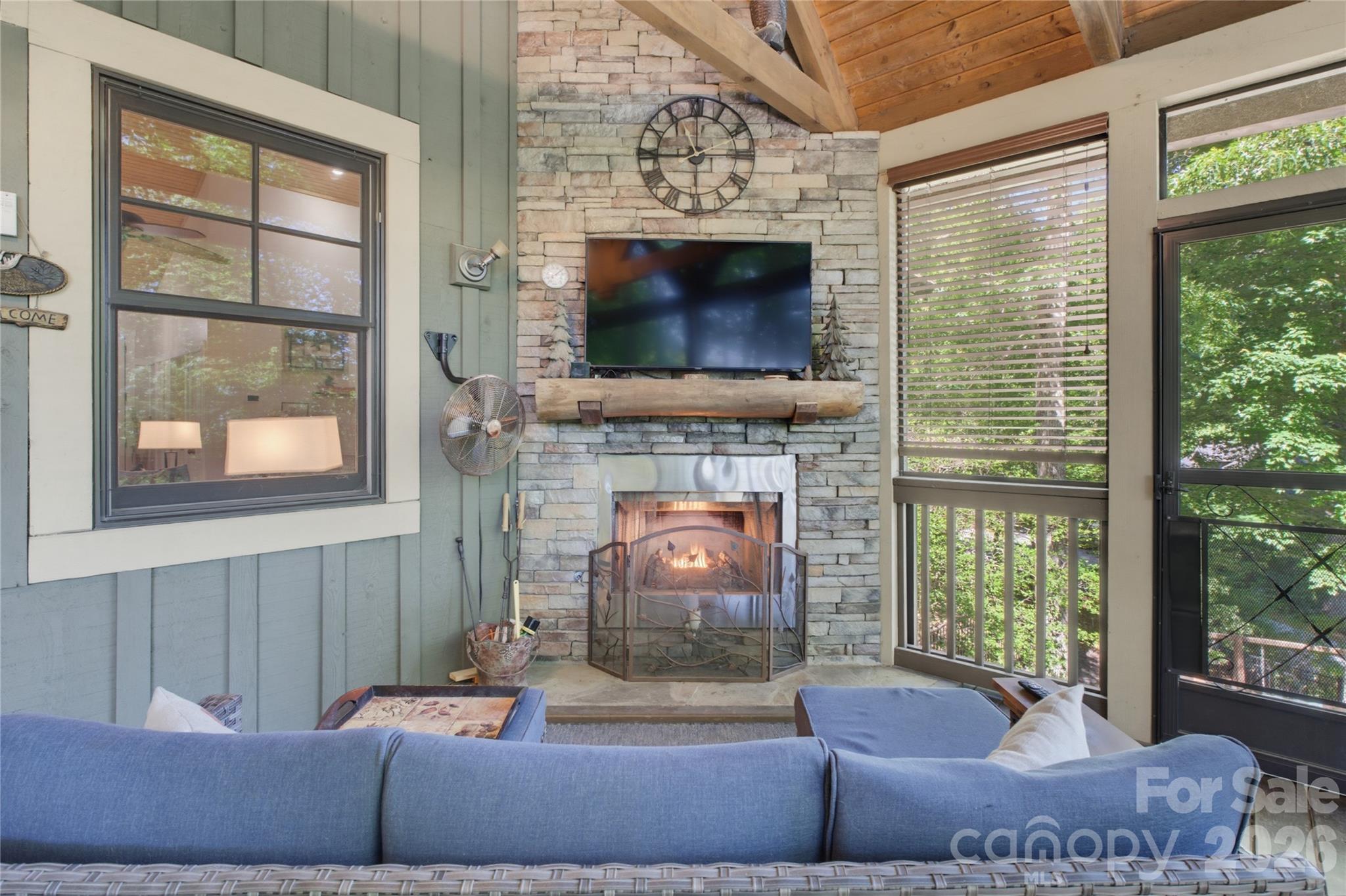 325 Hedgewood Drive — Tuckasegee