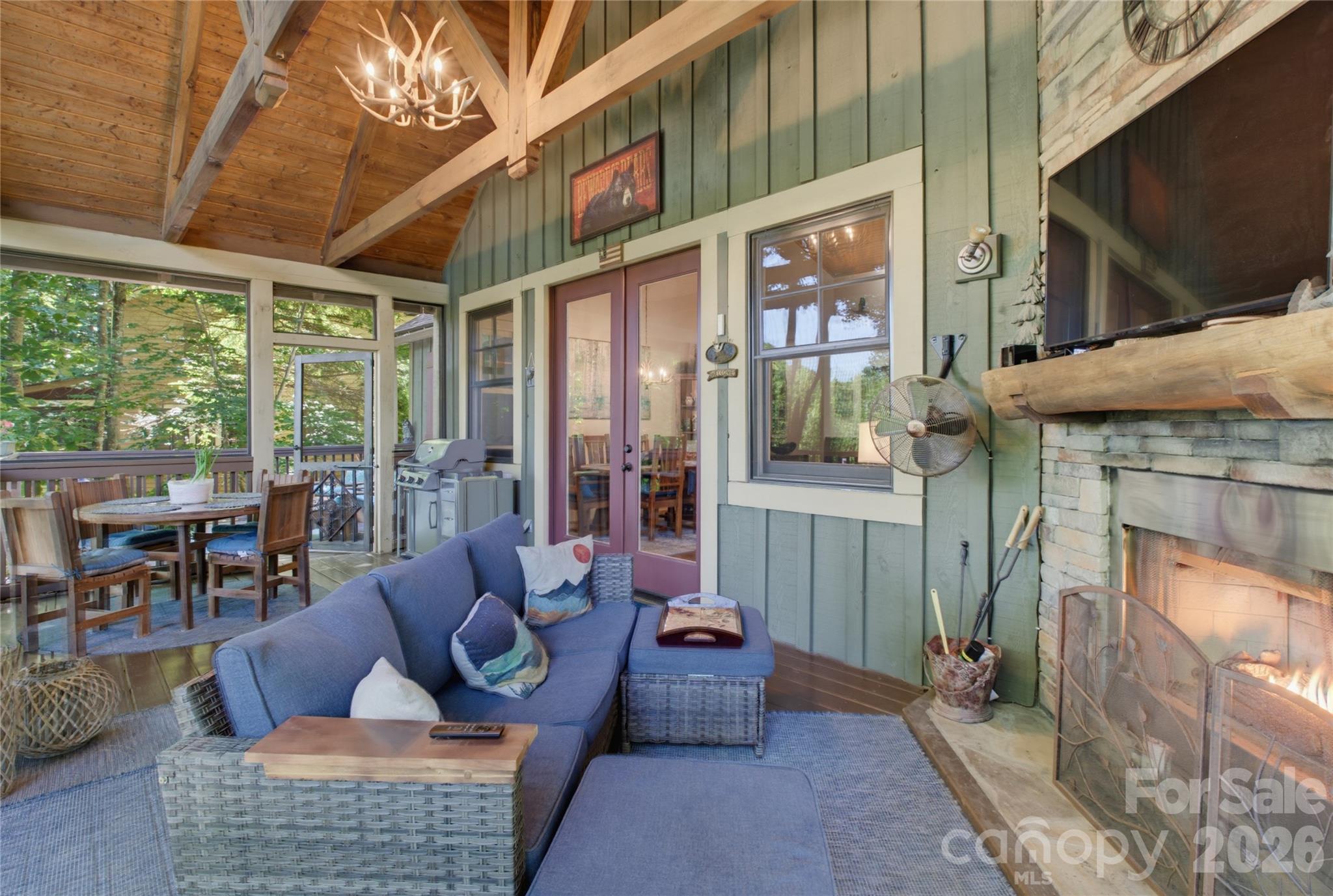 325 Hedgewood Drive — Tuckasegee