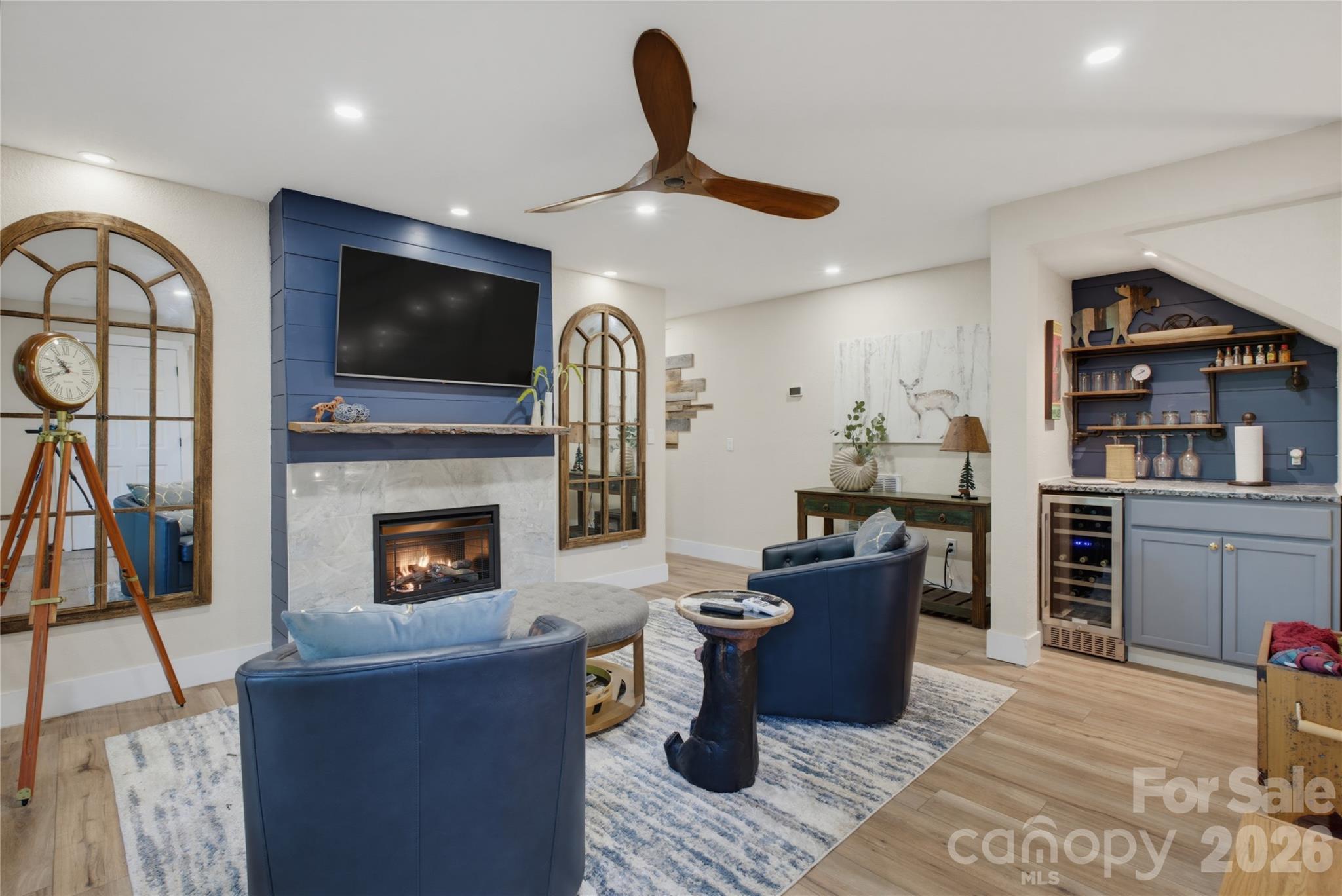 325 Hedgewood Drive — Tuckasegee