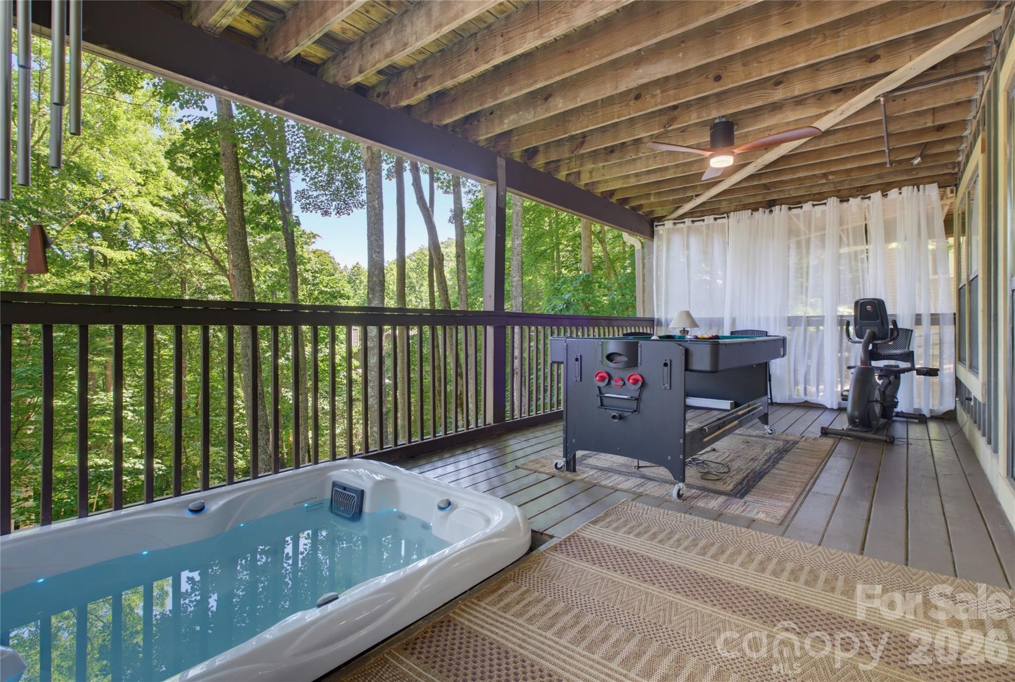 325 Hedgewood Drive — Tuckasegee