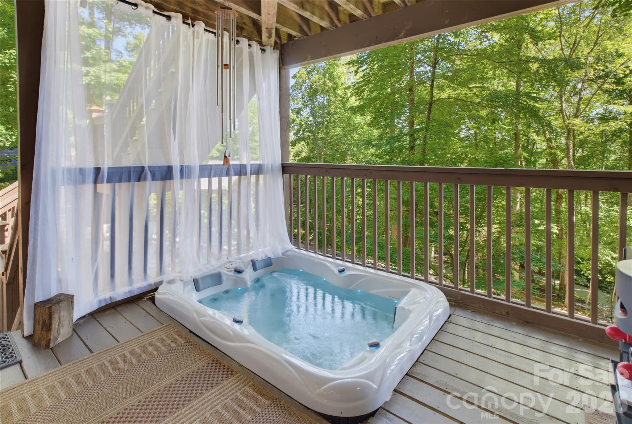 325 Hedgewood Drive — Tuckasegee
