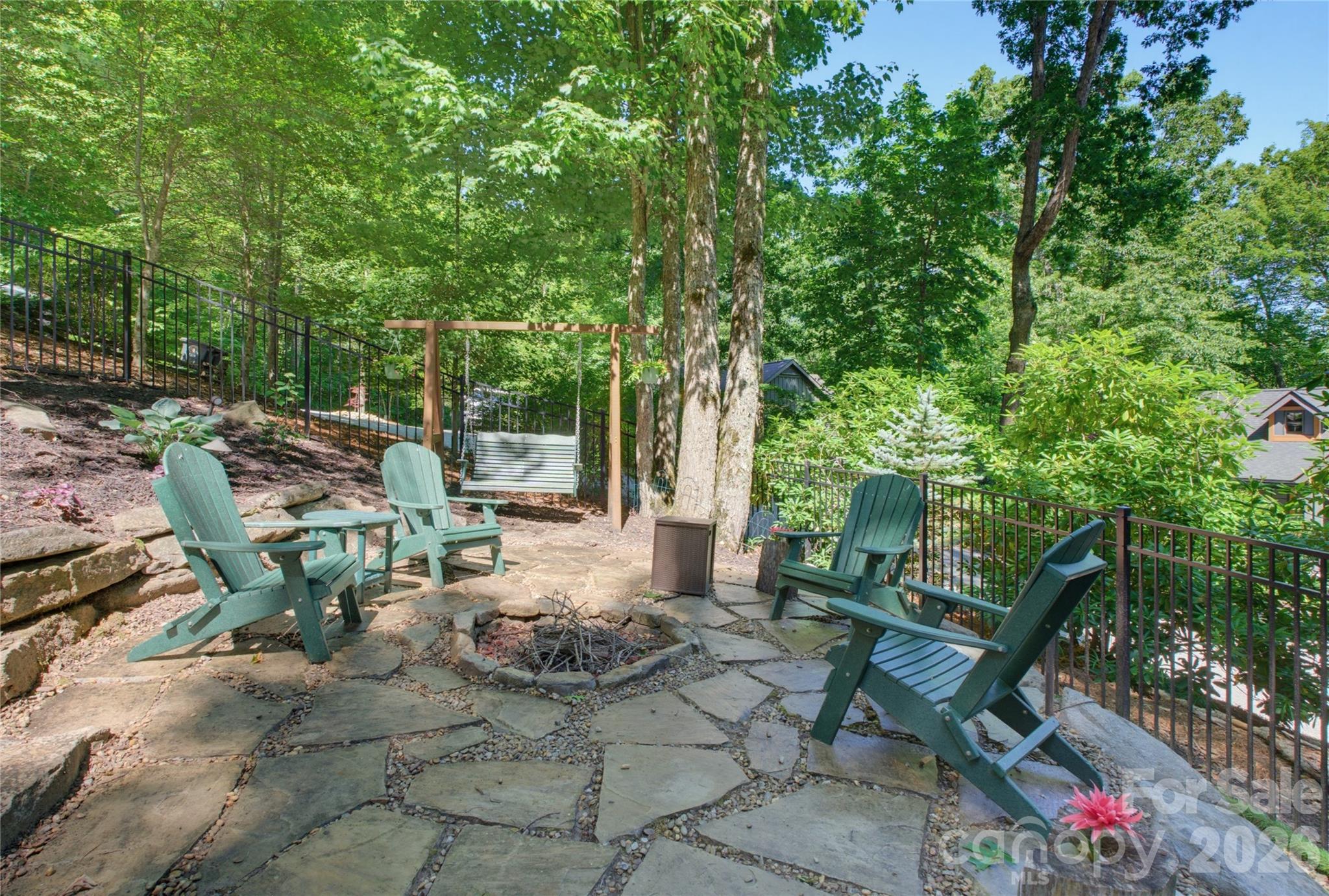 325 Hedgewood Drive — Tuckasegee