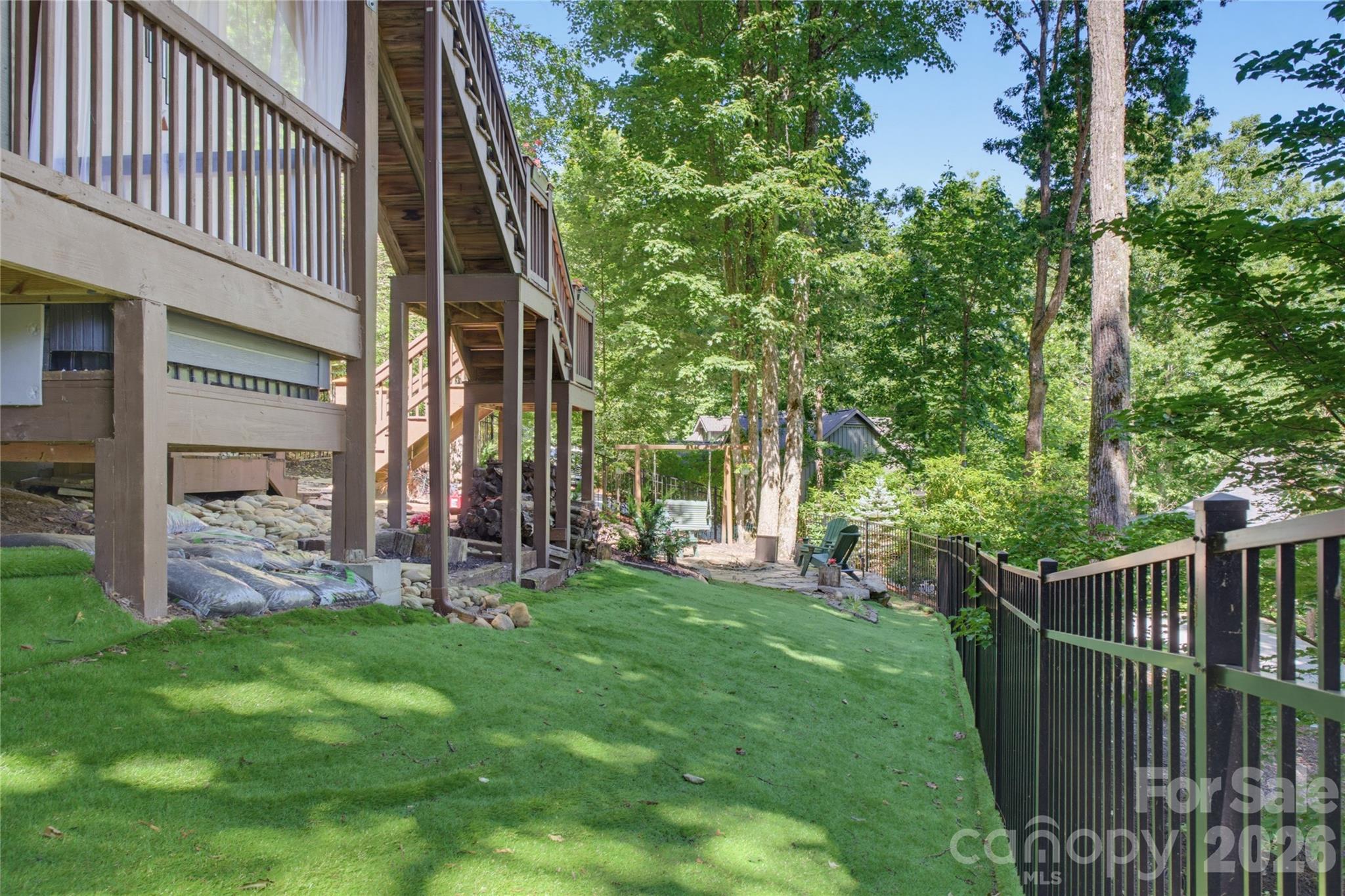 325 Hedgewood Drive — Tuckasegee