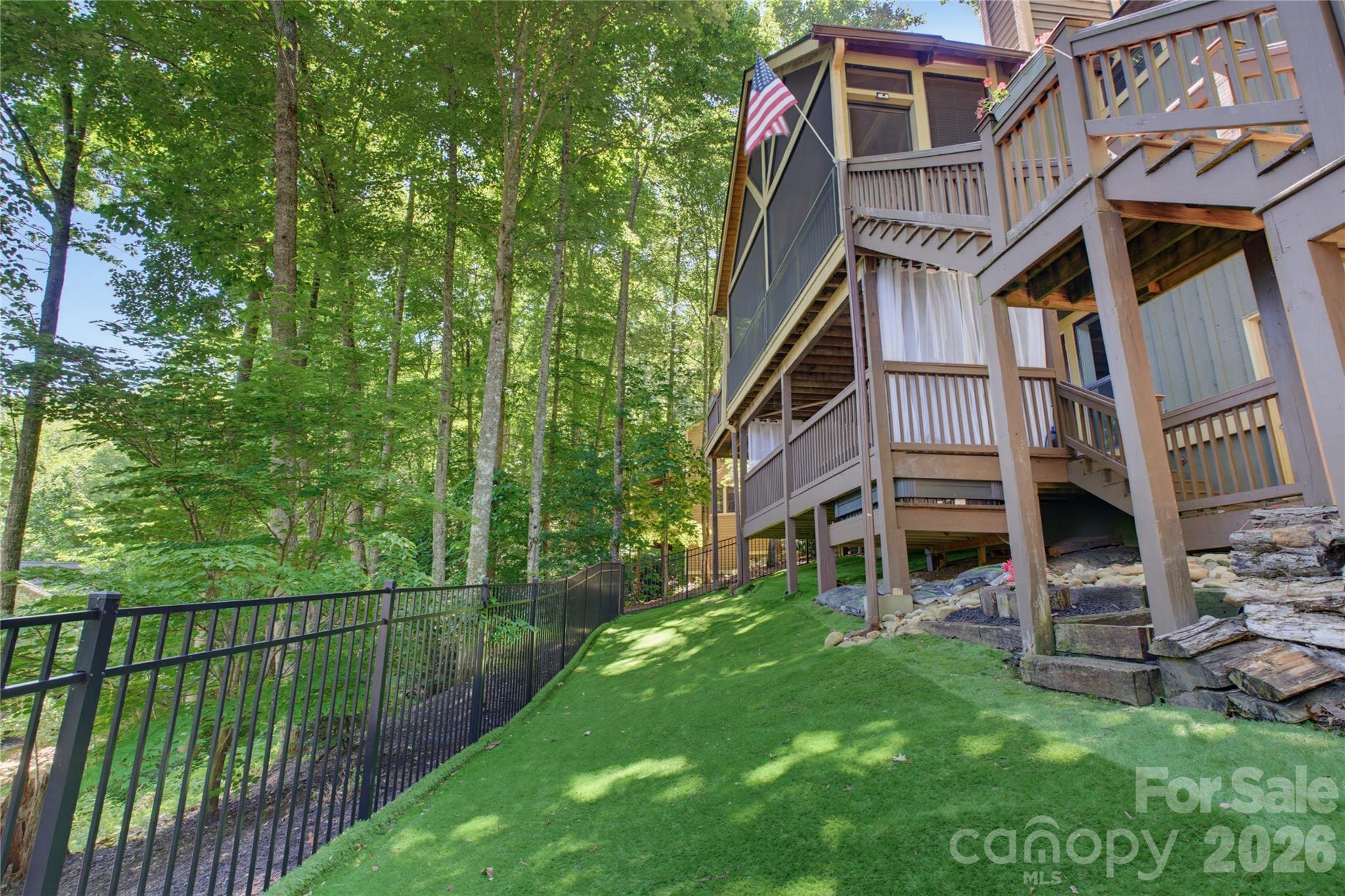 325 Hedgewood Drive — Tuckasegee