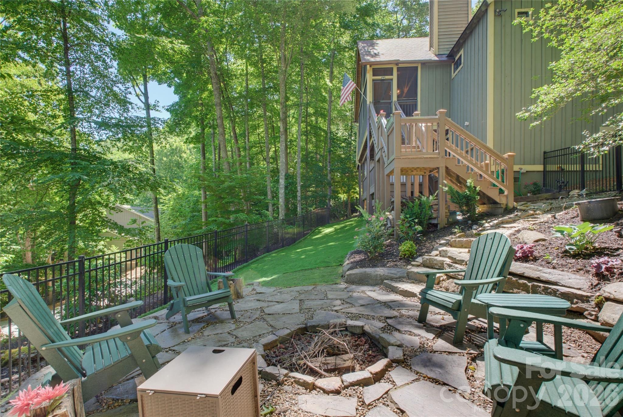 325 Hedgewood Drive — Tuckasegee