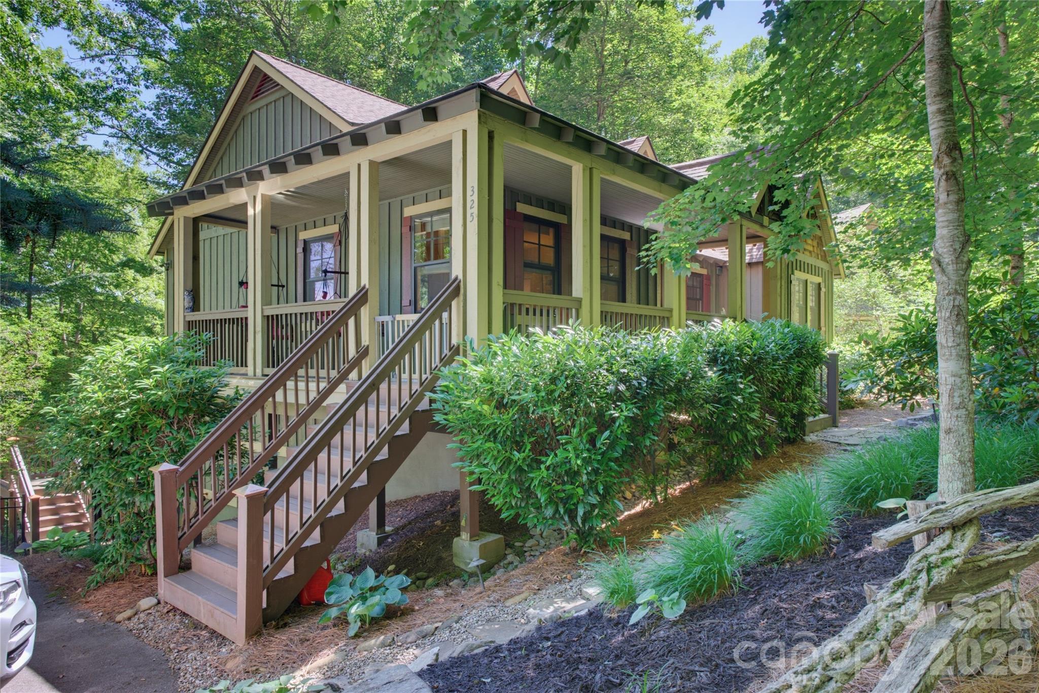 325 Hedgewood Drive — Tuckasegee