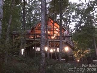 325 Hedgewood Drive — Tuckasegee