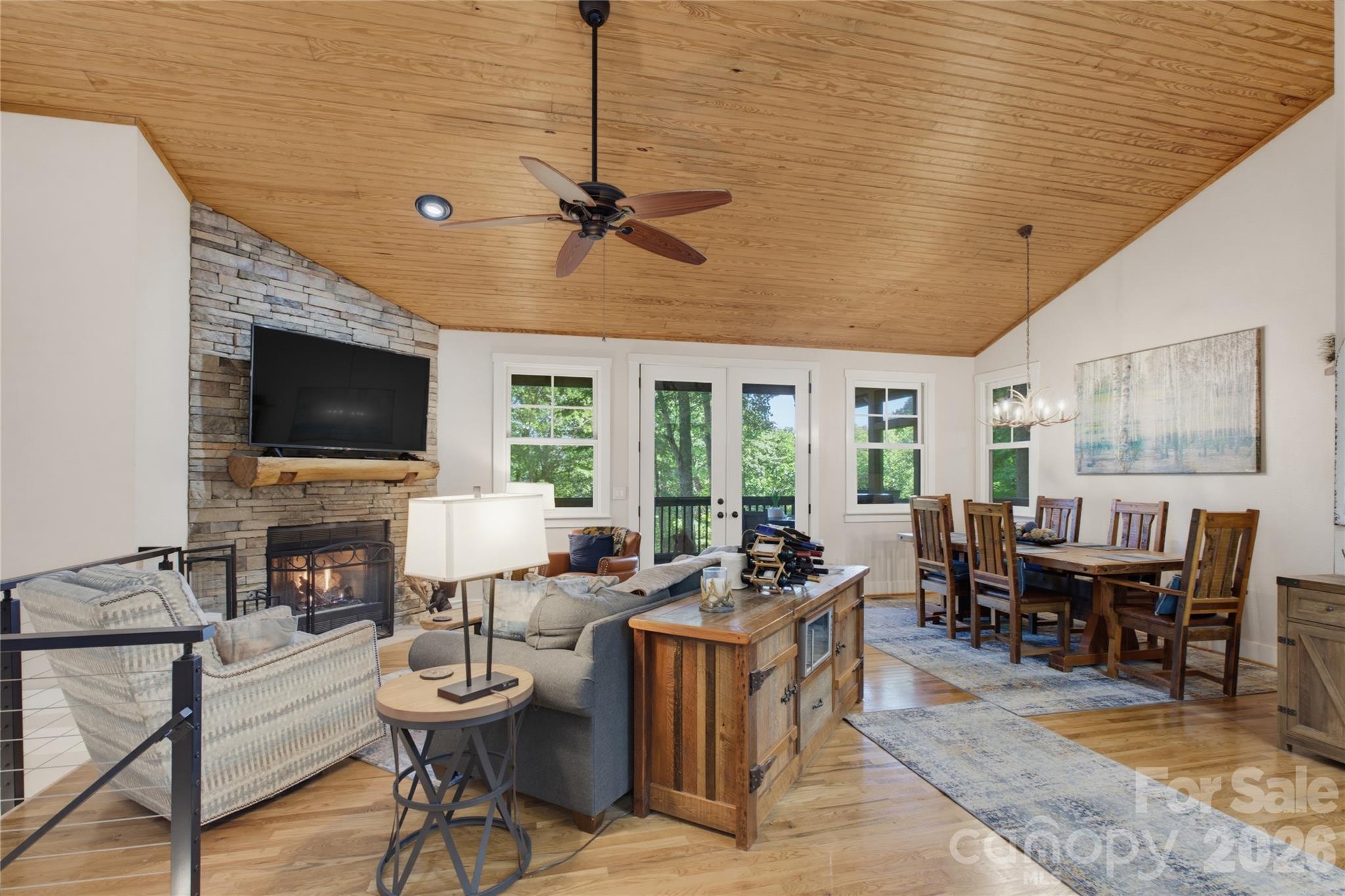 325 Hedgewood Drive — Tuckasegee