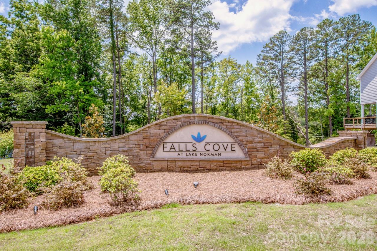 287 Hamptons Cove Road — Troutman