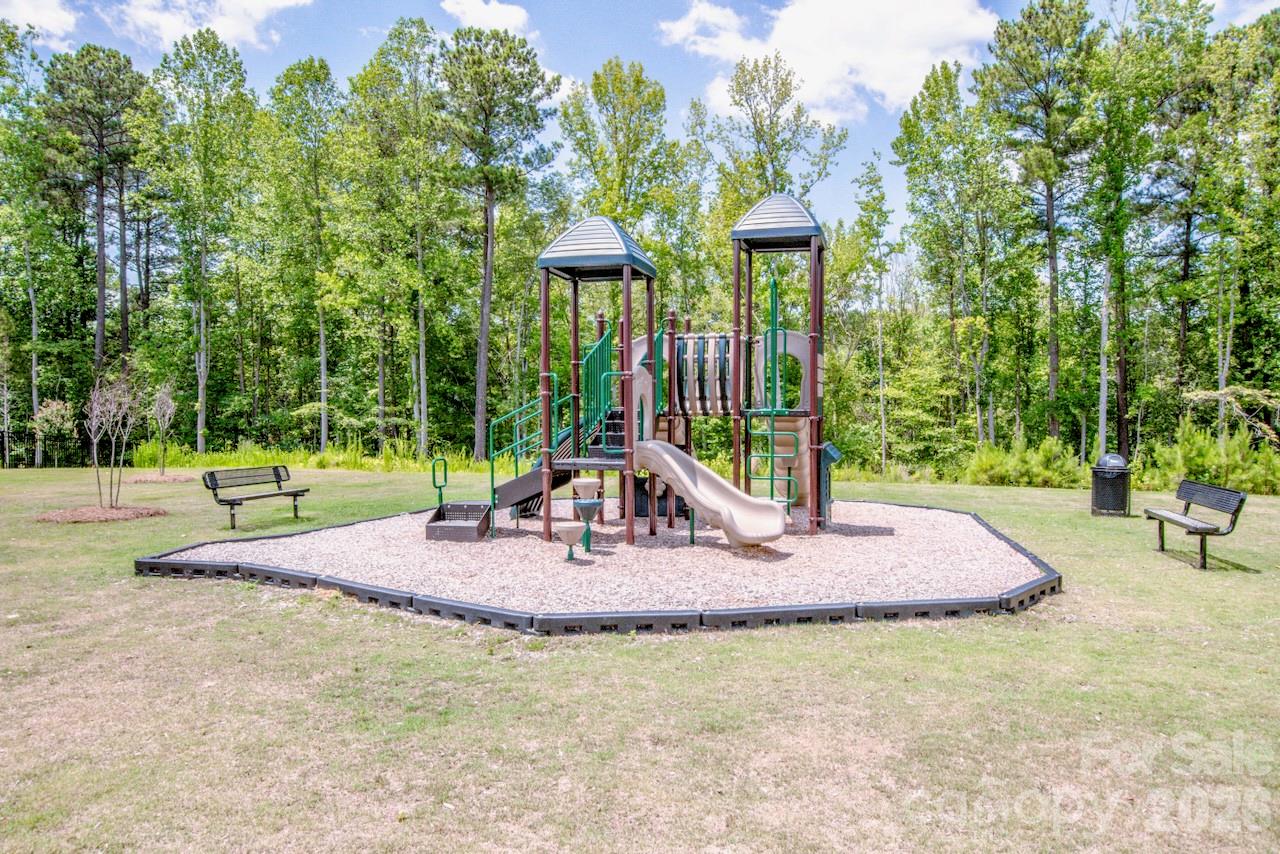 287 Hamptons Cove Road — Troutman