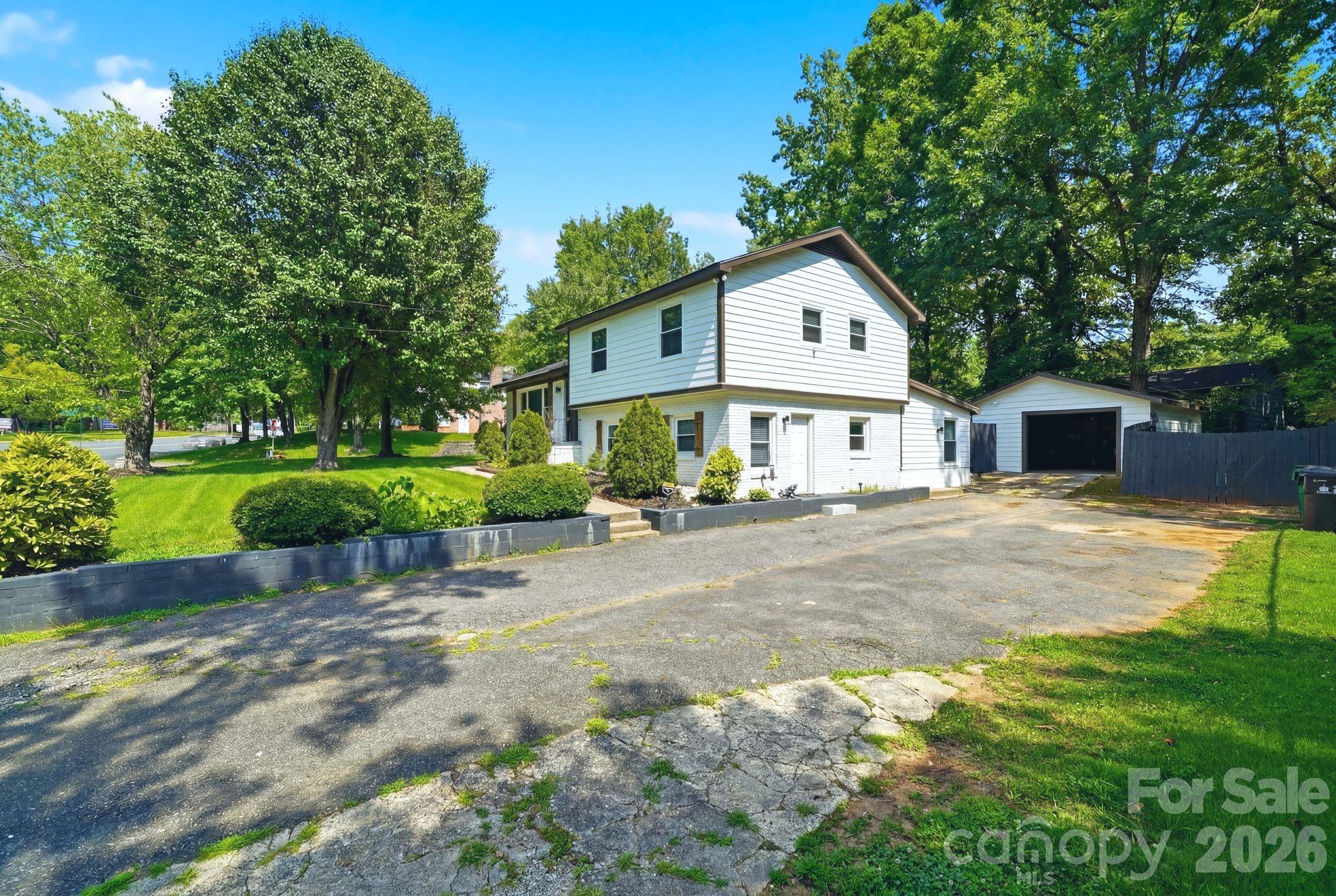 7552 Idlewild Road — Charlotte