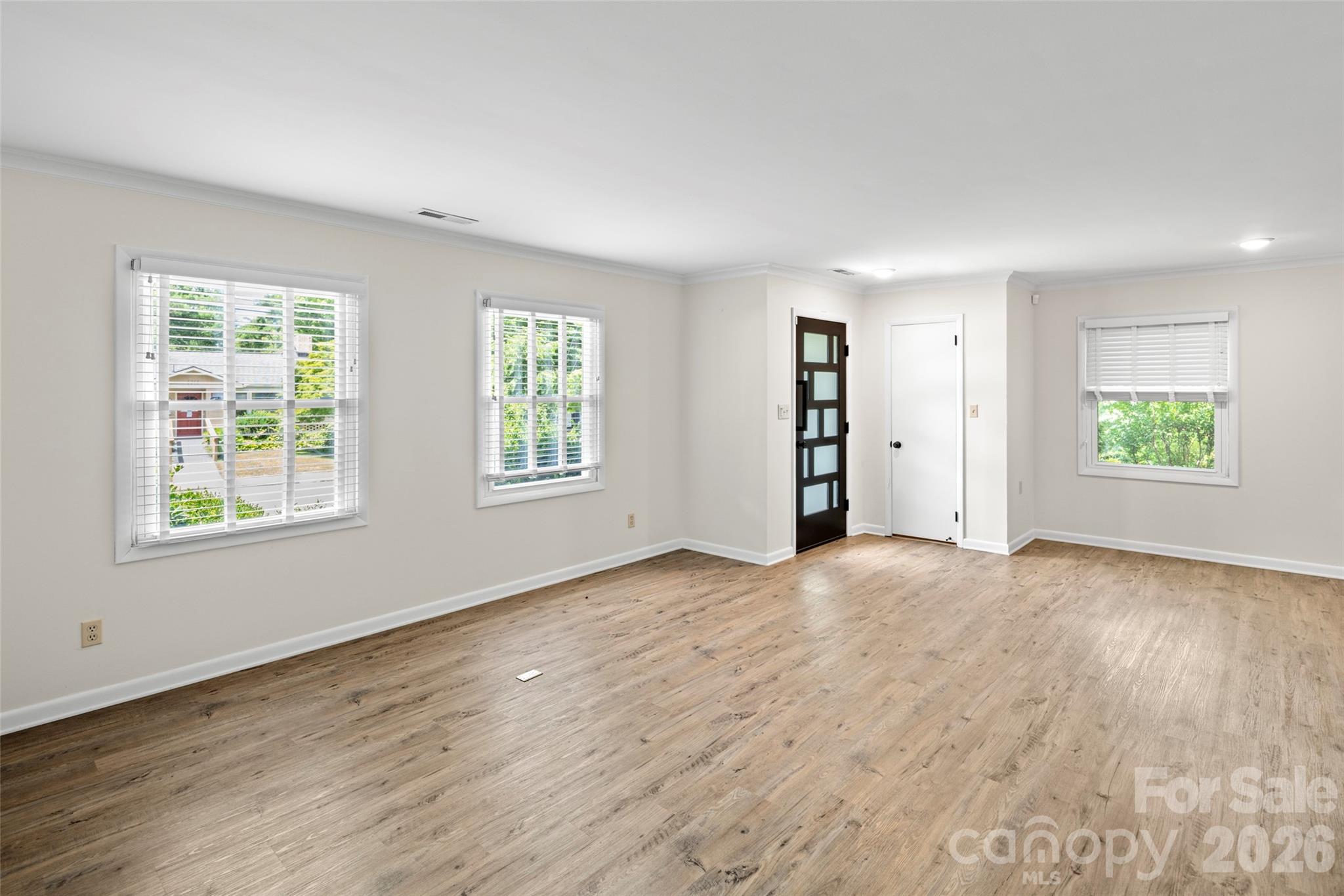 1212 Oakland Street — Hendersonville