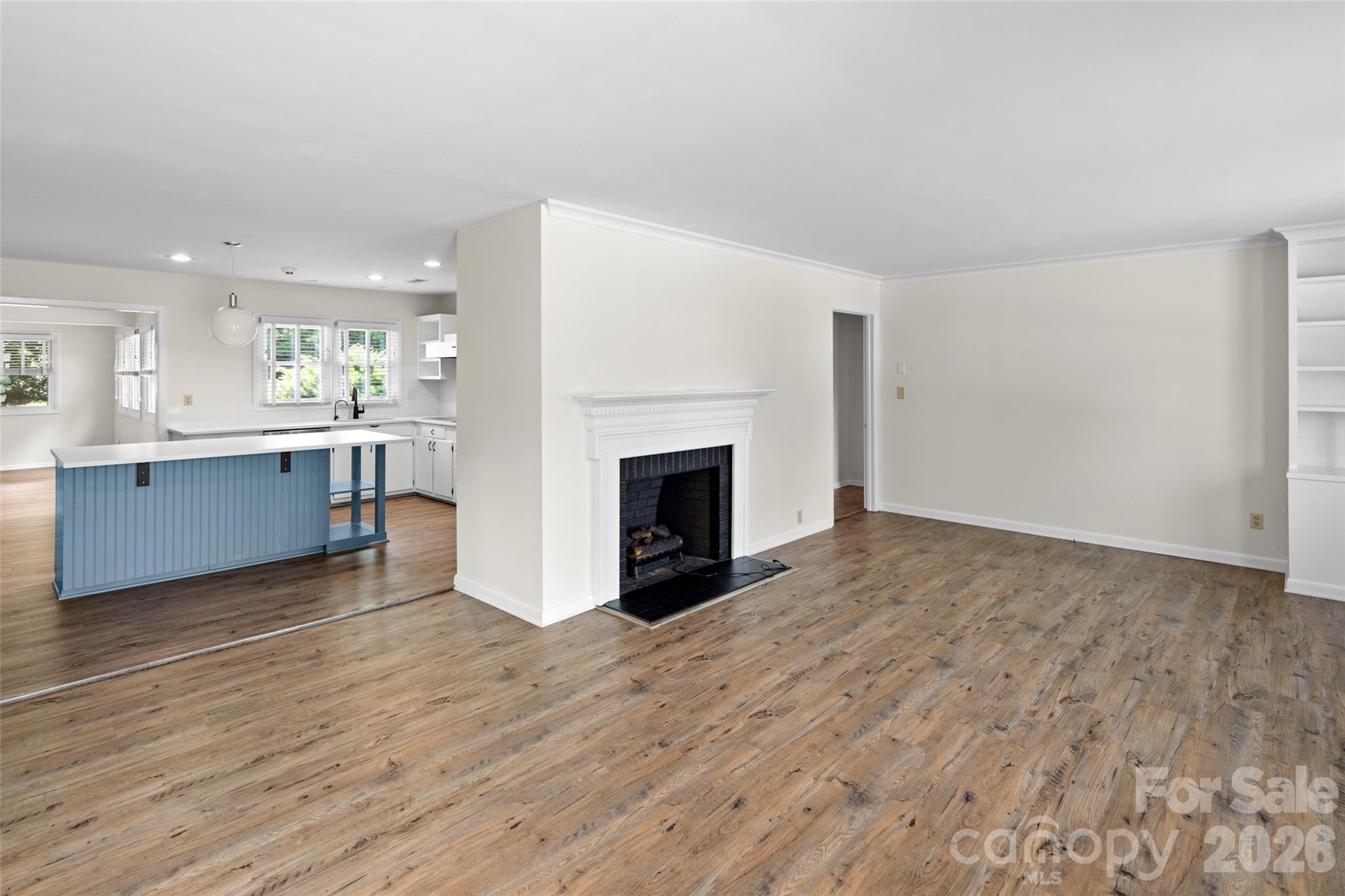 1212 Oakland Street — Hendersonville