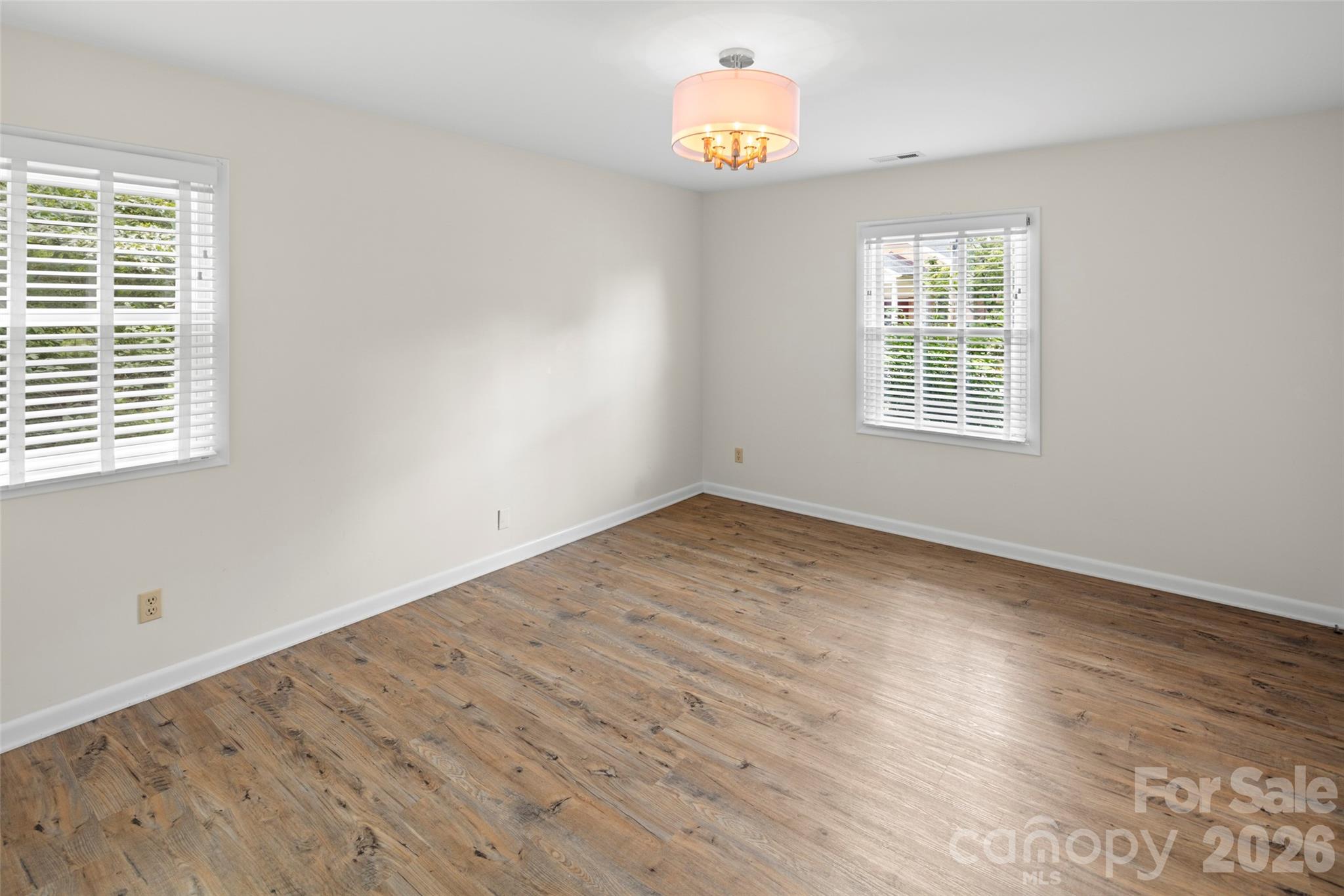 1212 Oakland Street — Hendersonville