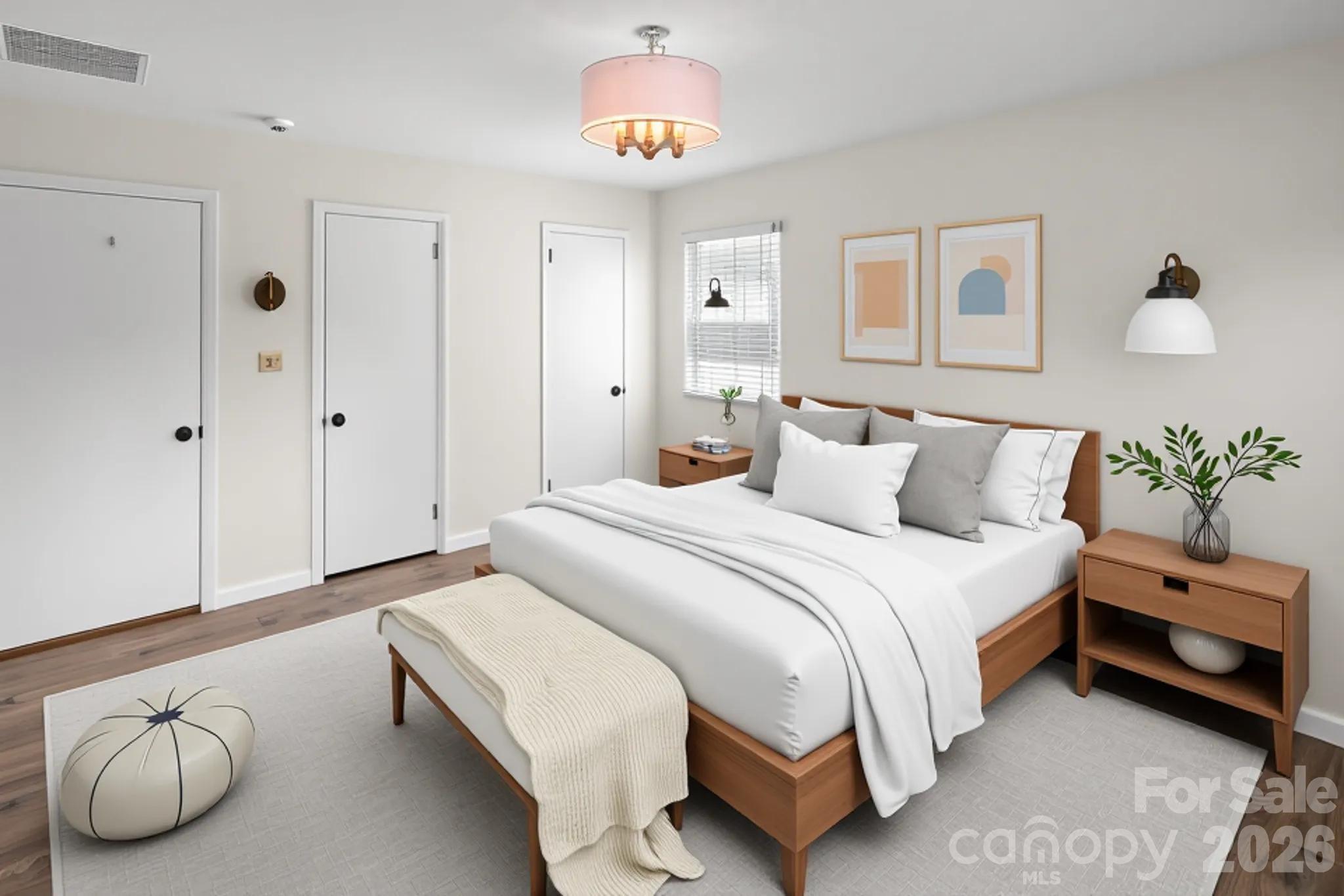1212 Oakland Street — Hendersonville