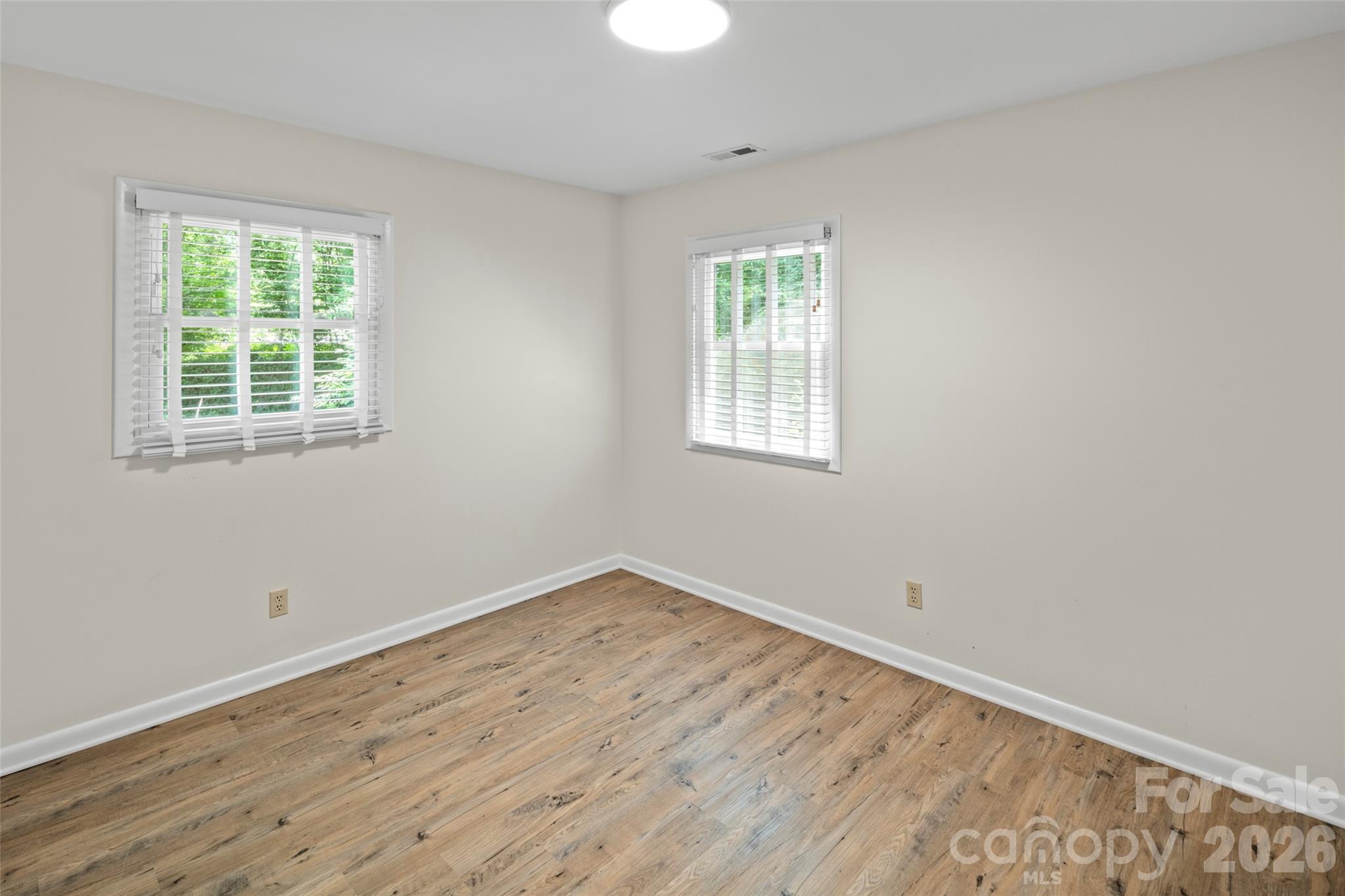 1212 Oakland Street — Hendersonville