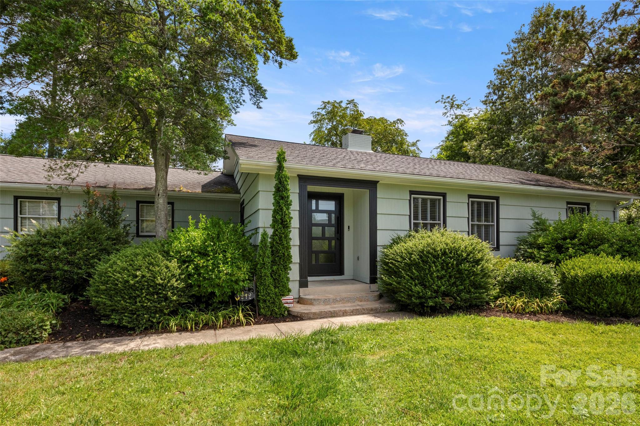 1212 Oakland Street — Hendersonville