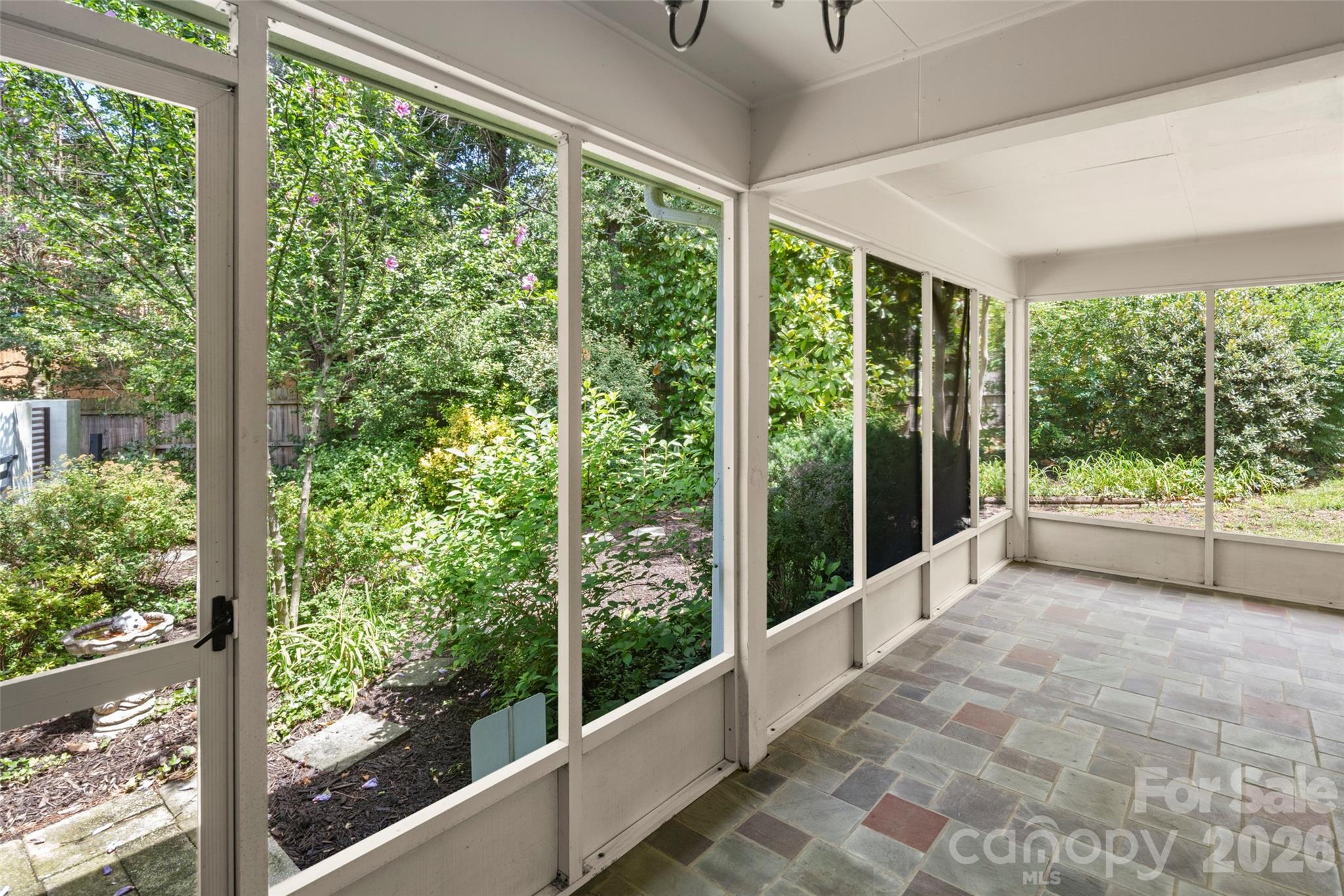 1212 Oakland Street — Hendersonville