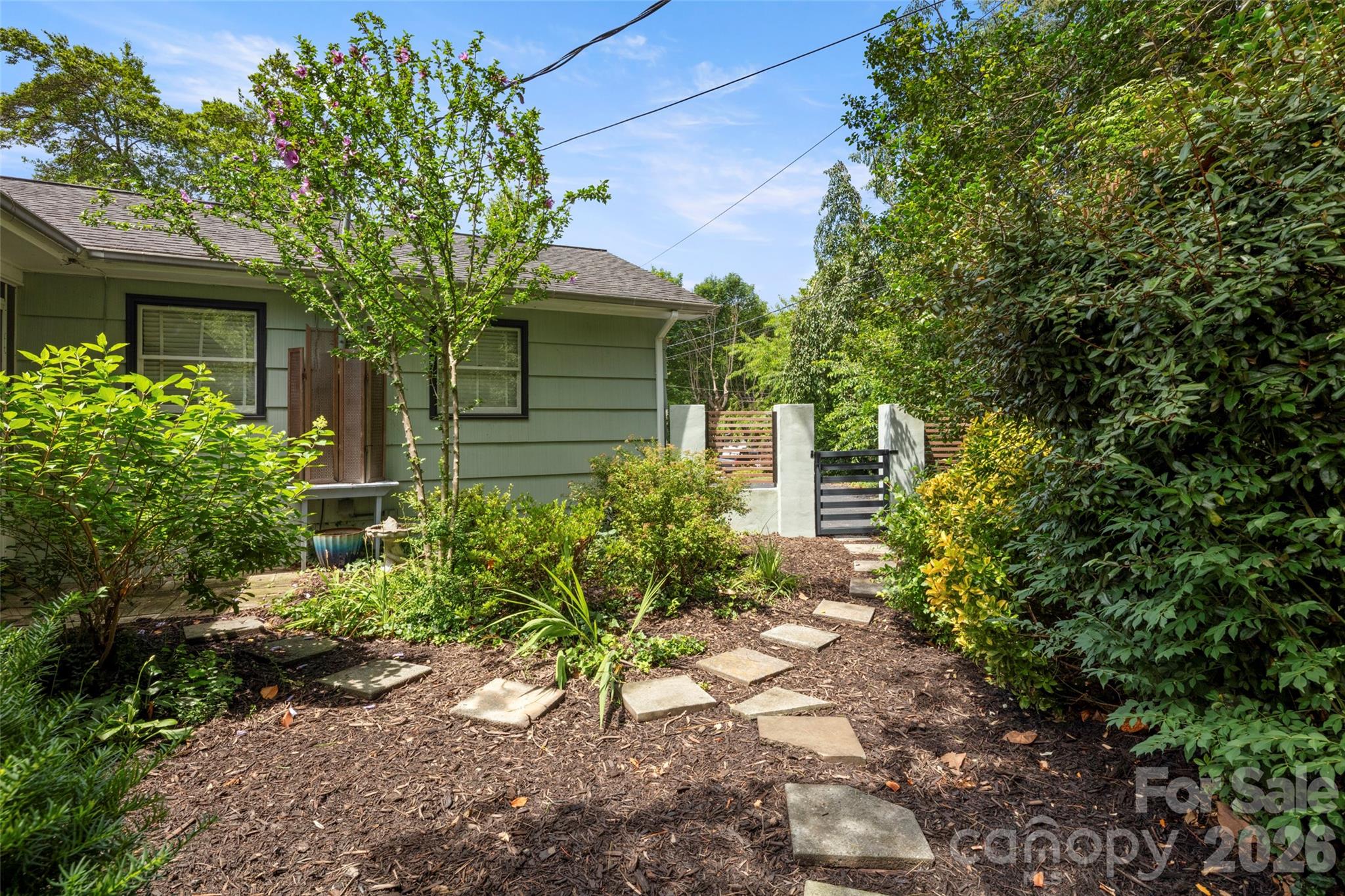 1212 Oakland Street — Hendersonville