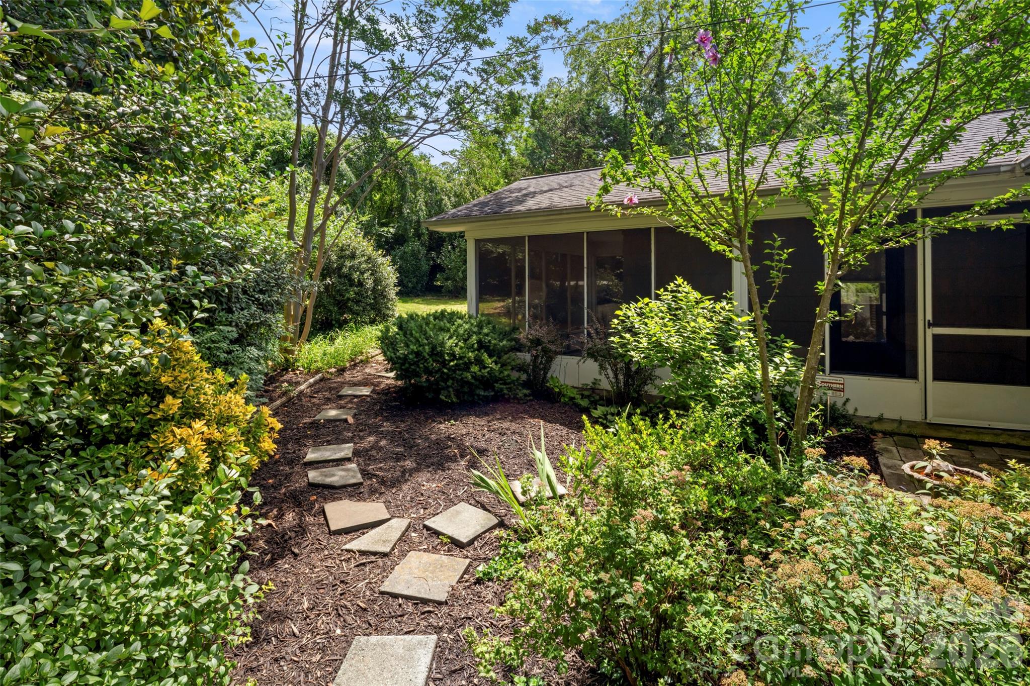 1212 Oakland Street — Hendersonville