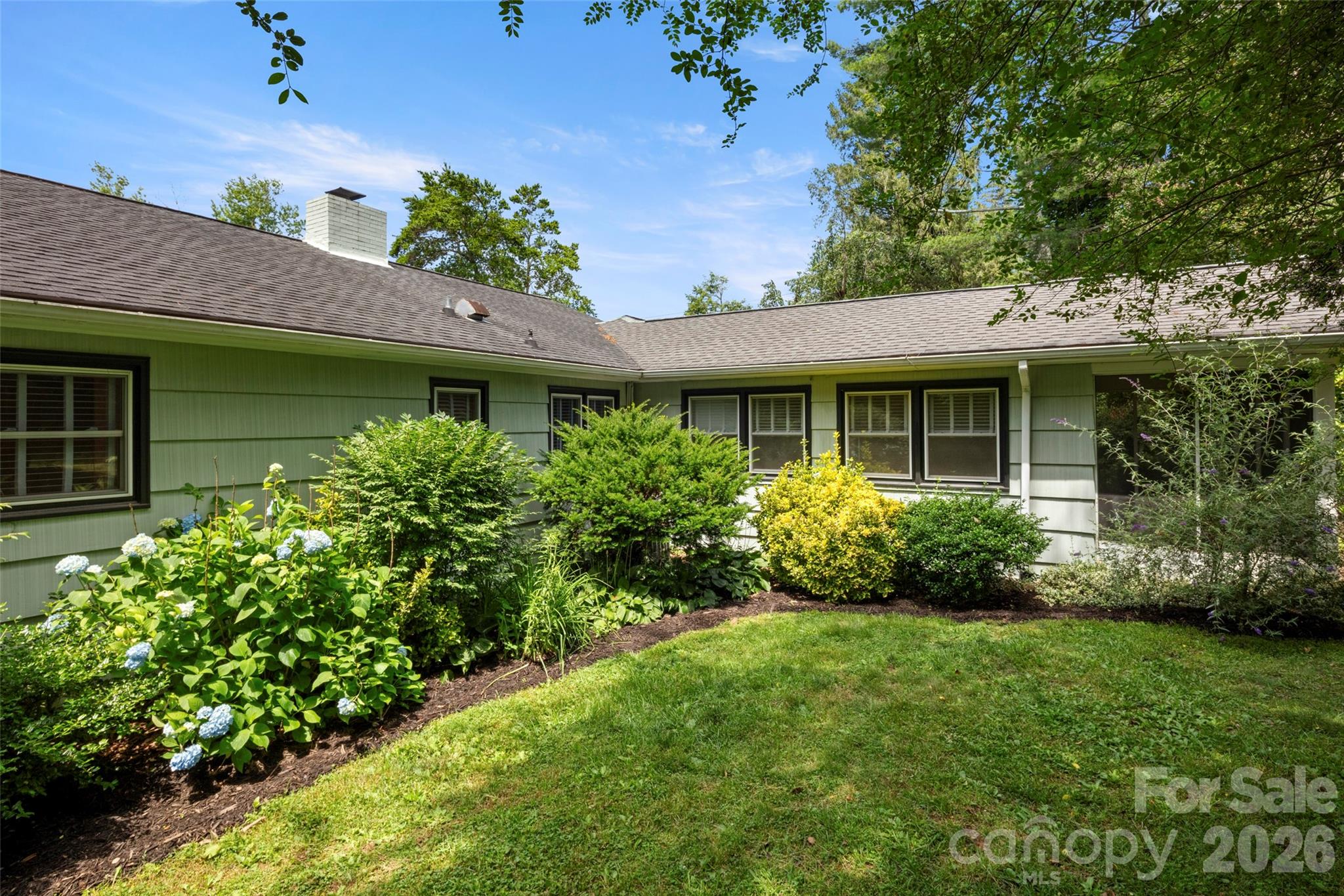 1212 Oakland Street — Hendersonville