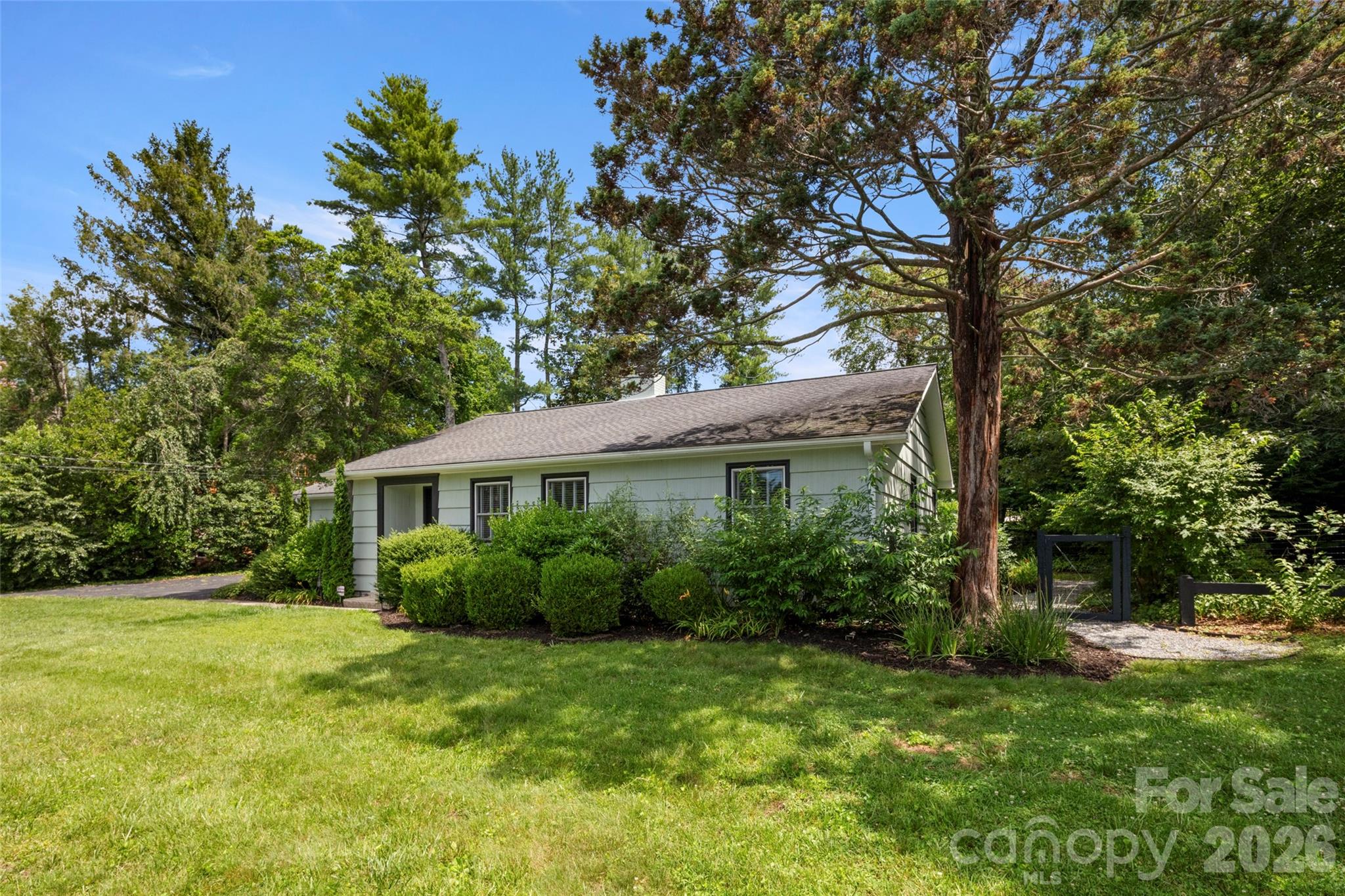 1212 Oakland Street — Hendersonville