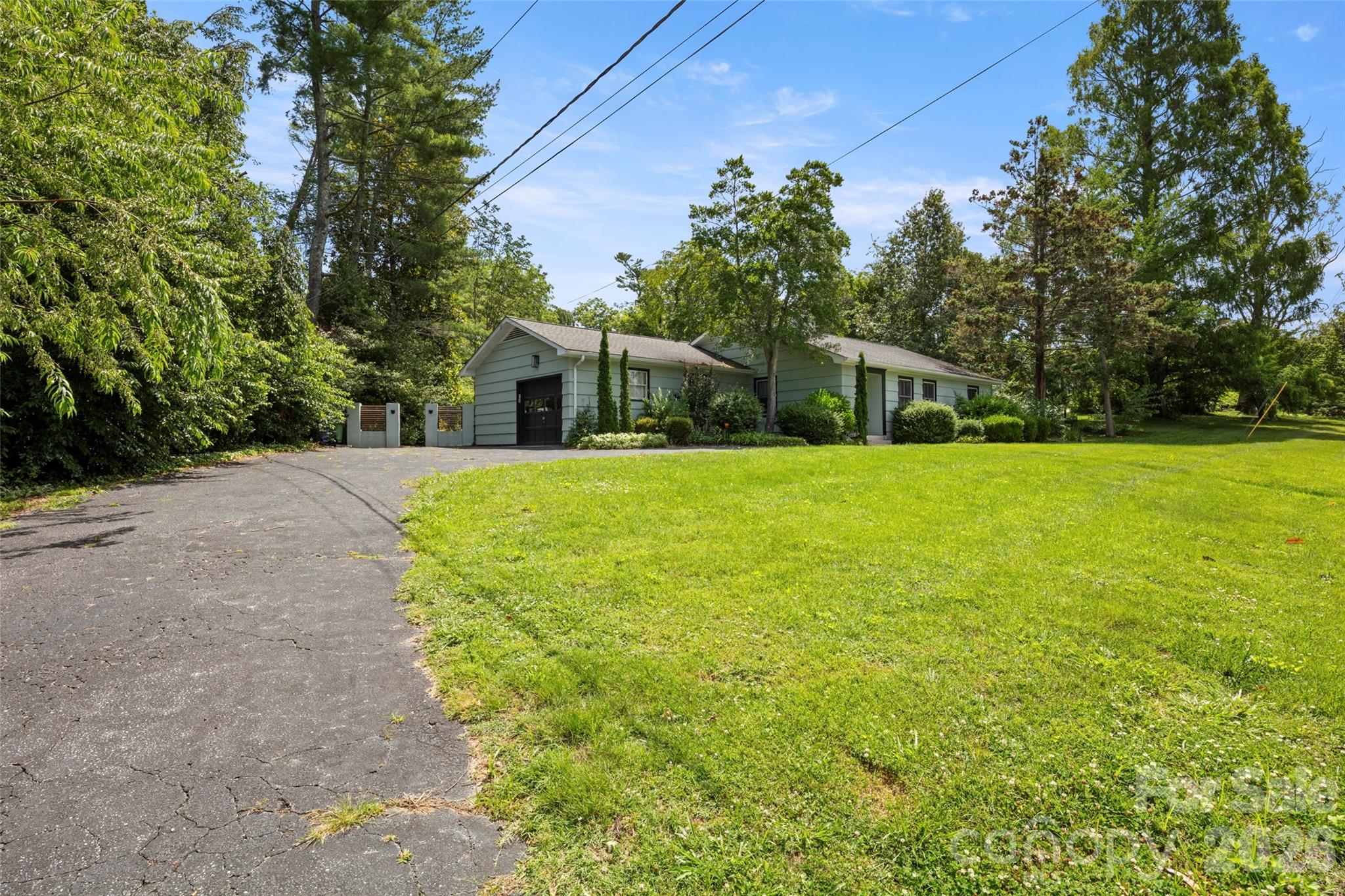 1212 Oakland Street — Hendersonville