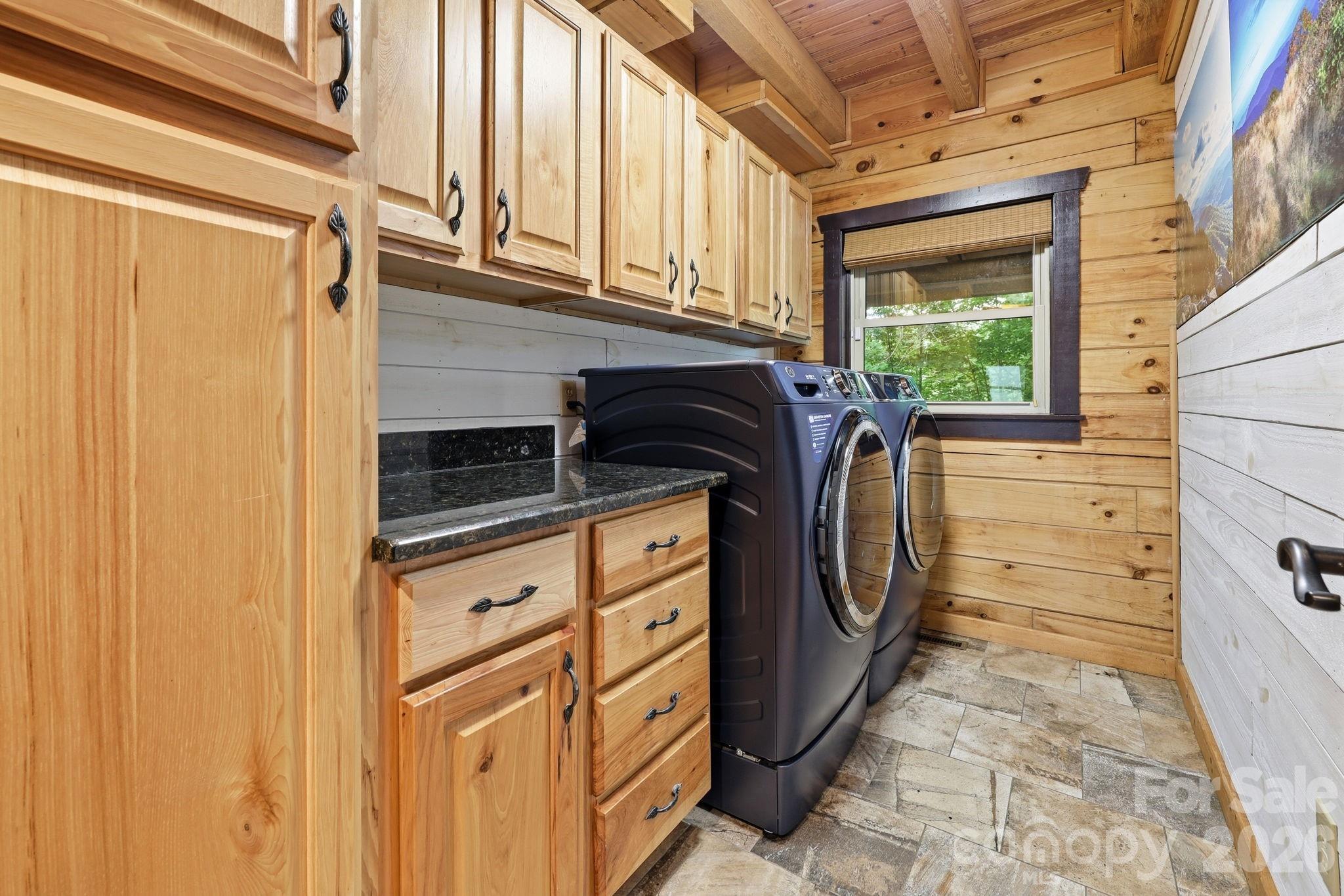 206 Hamlet Drive — Burnsville