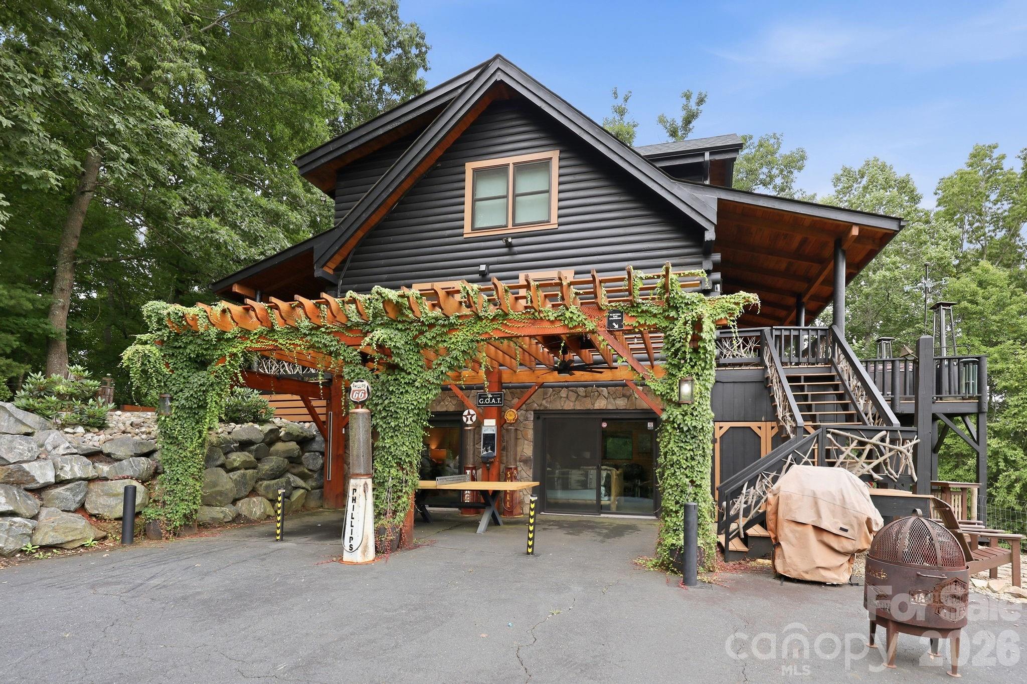 206 Hamlet Drive — Burnsville