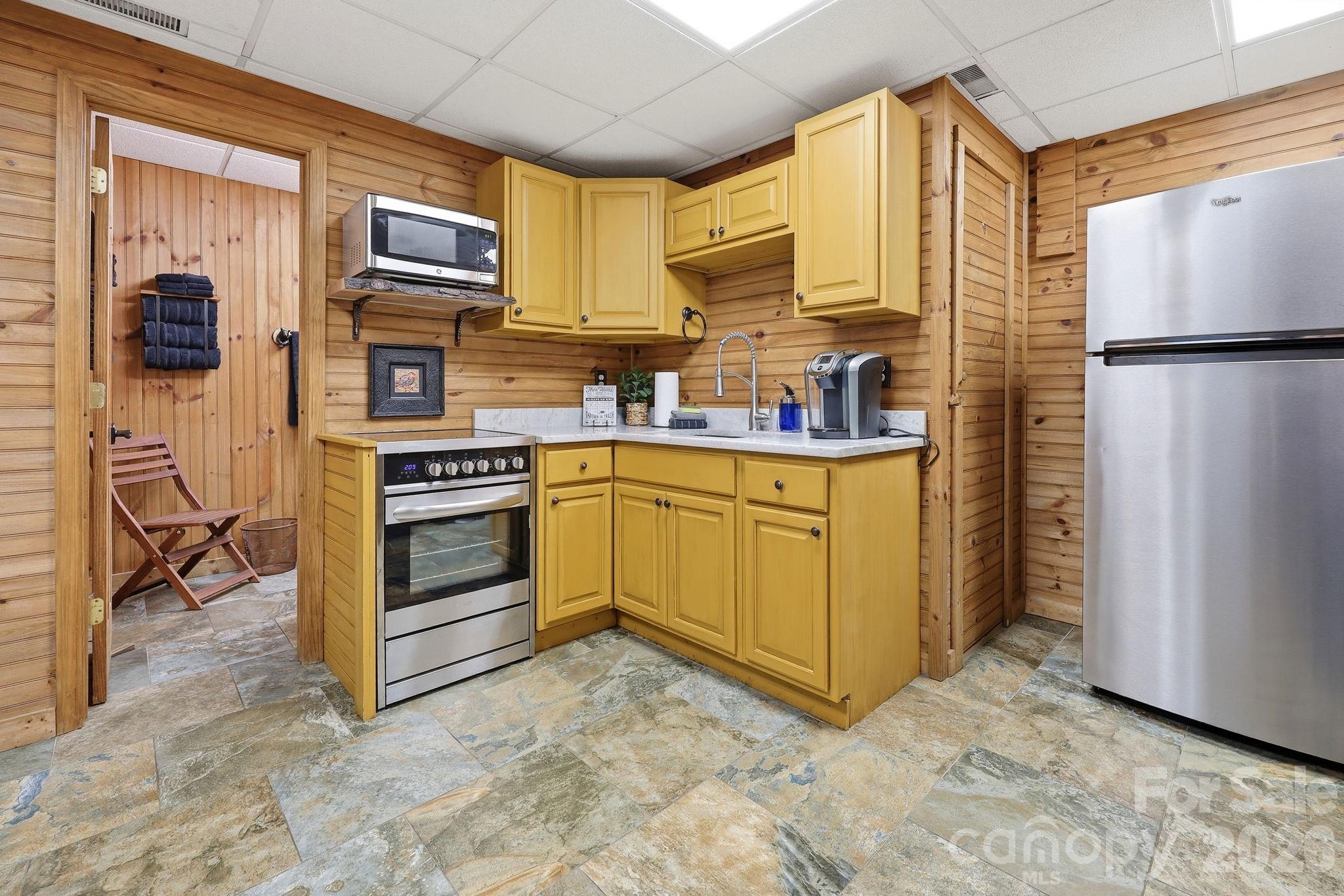 206 Hamlet Drive — Burnsville