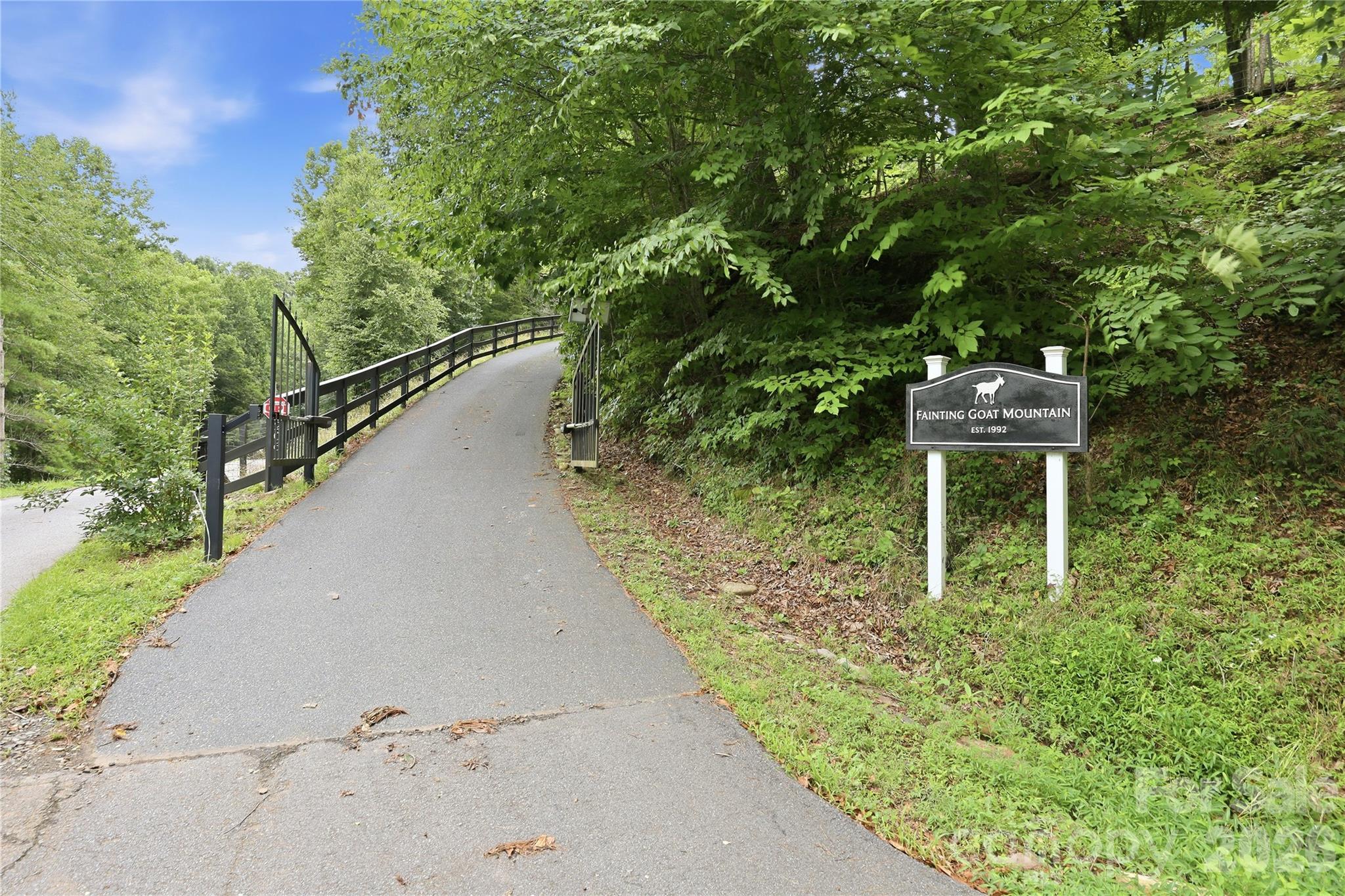 206 Hamlet Drive — Burnsville
