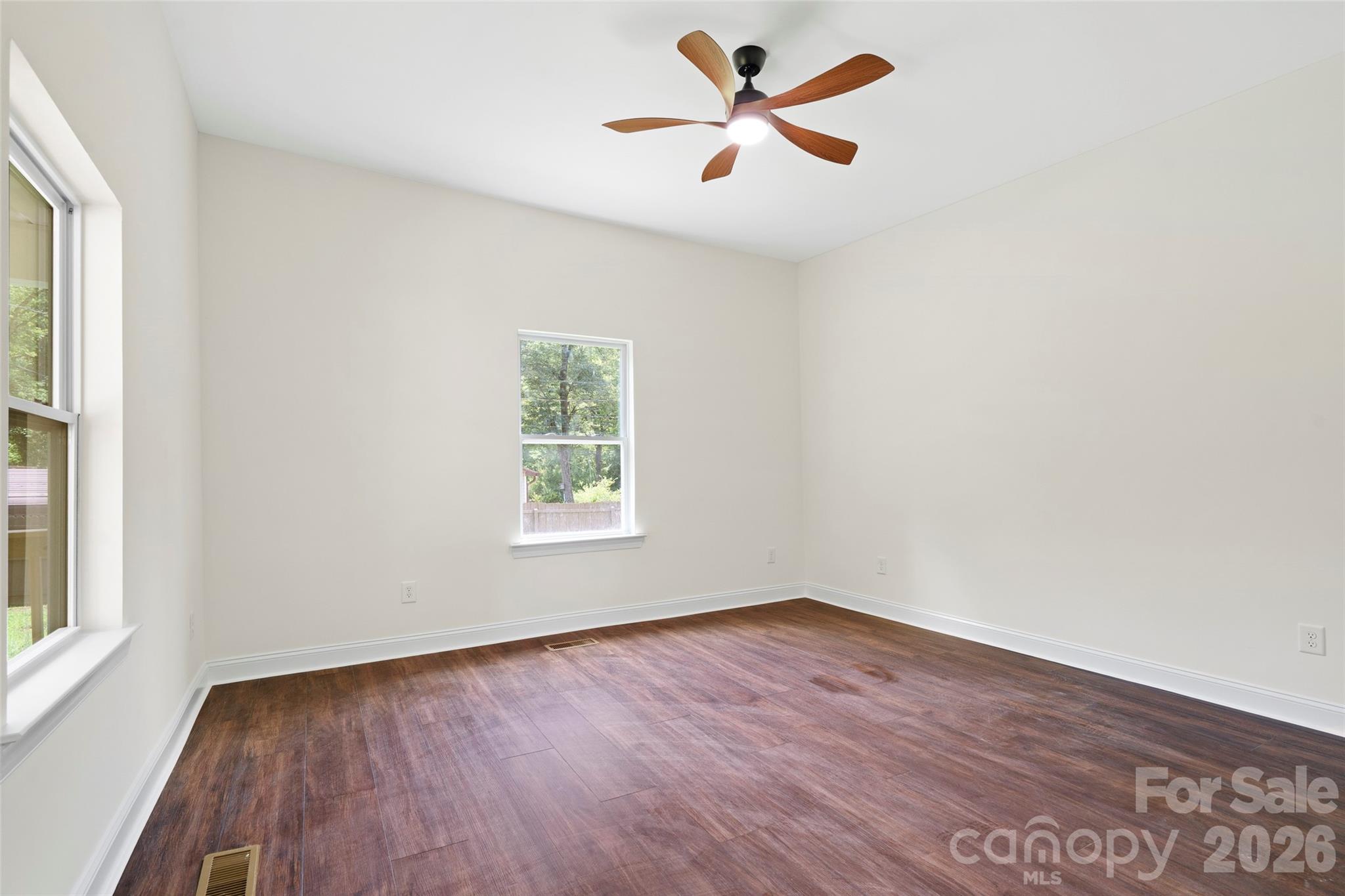 1820 N Hewitt Avenue — Newton