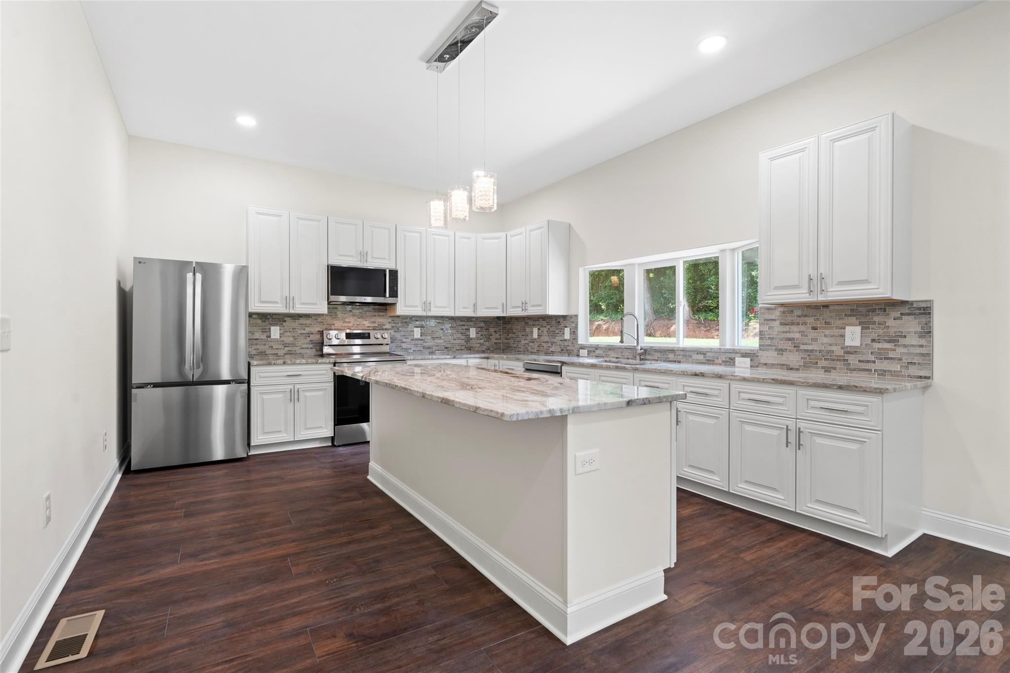 1820 N Hewitt Avenue — Newton