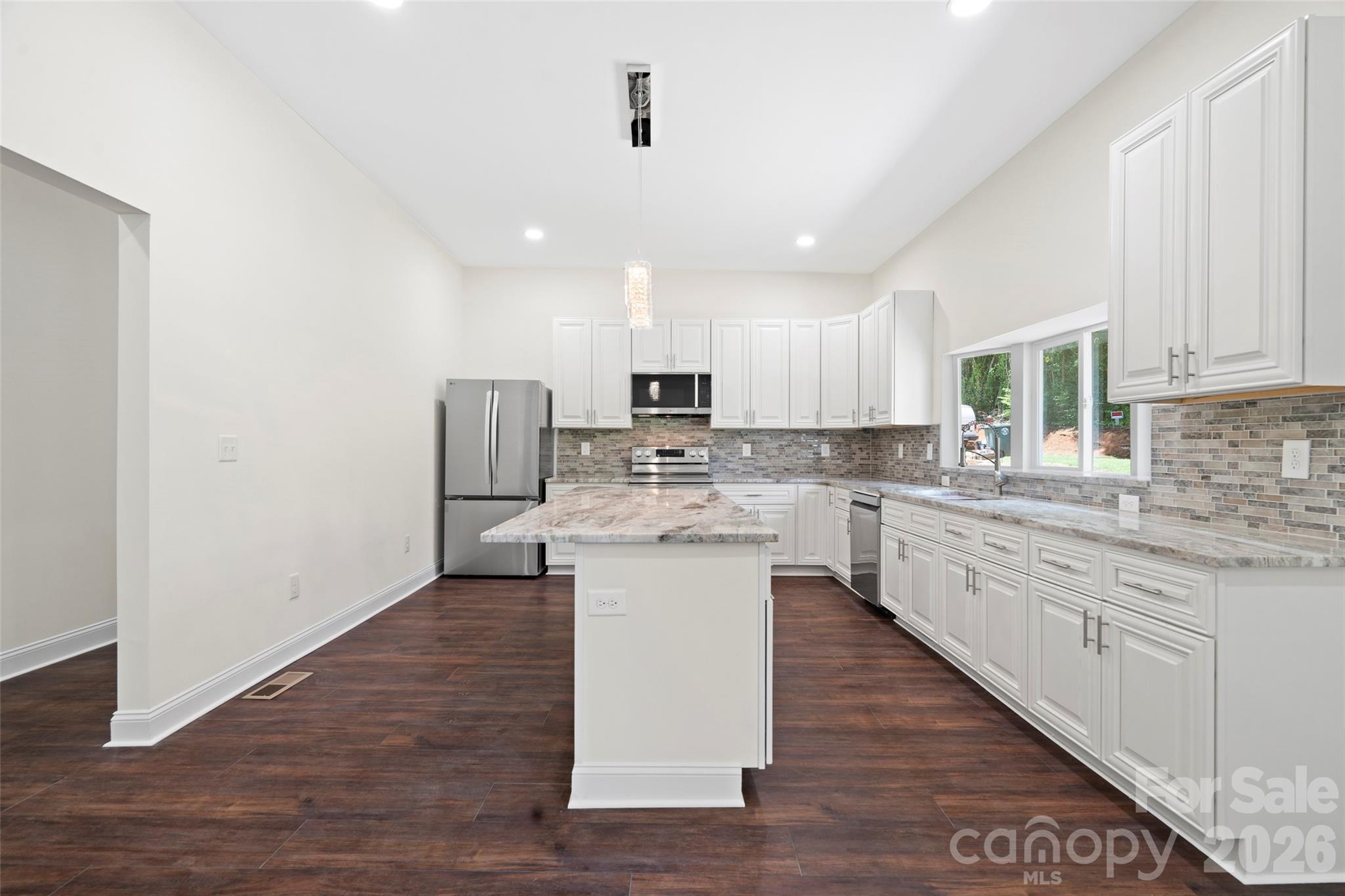 1820 N Hewitt Avenue — Newton