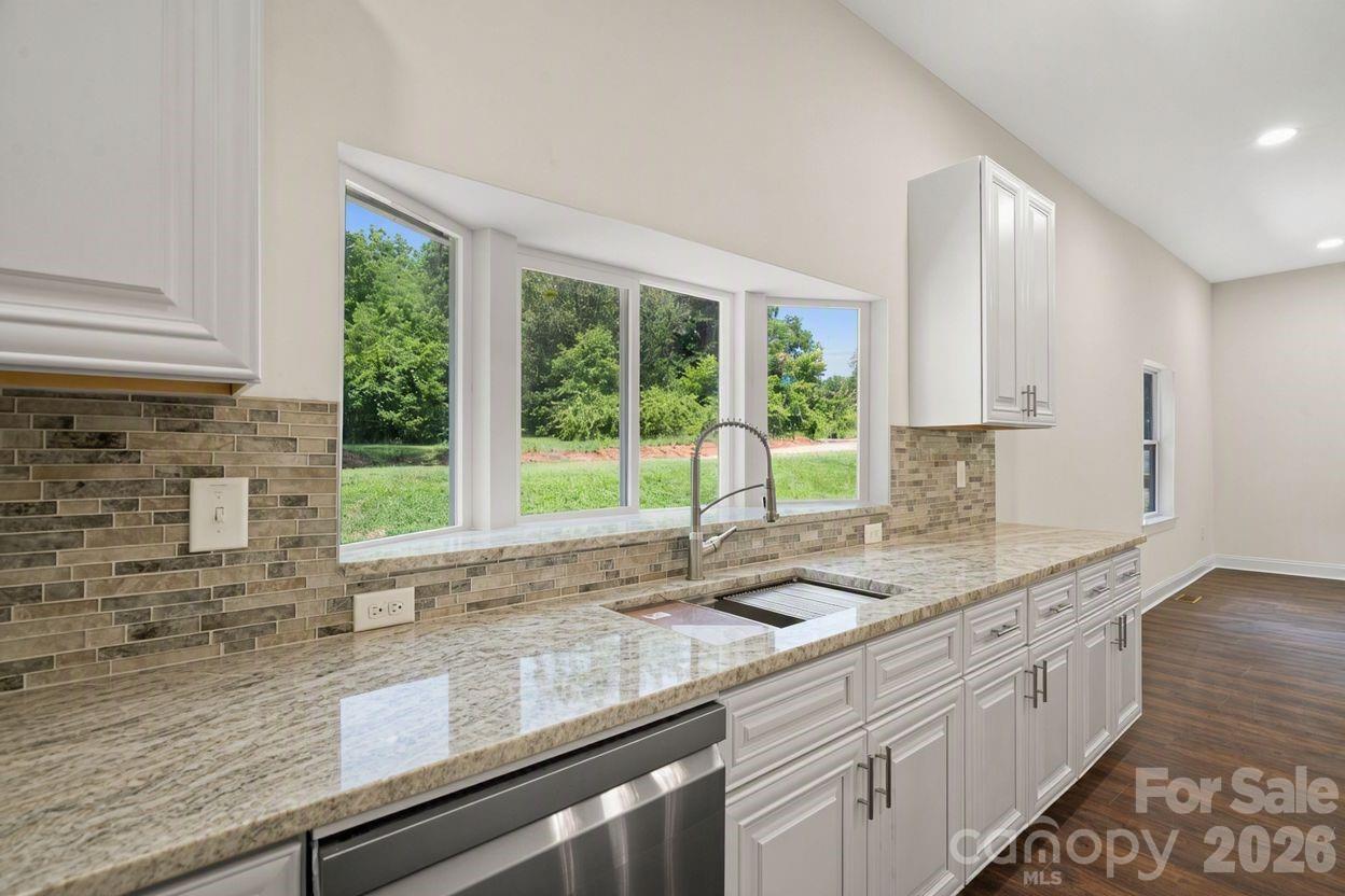 1820 N Hewitt Avenue — Newton